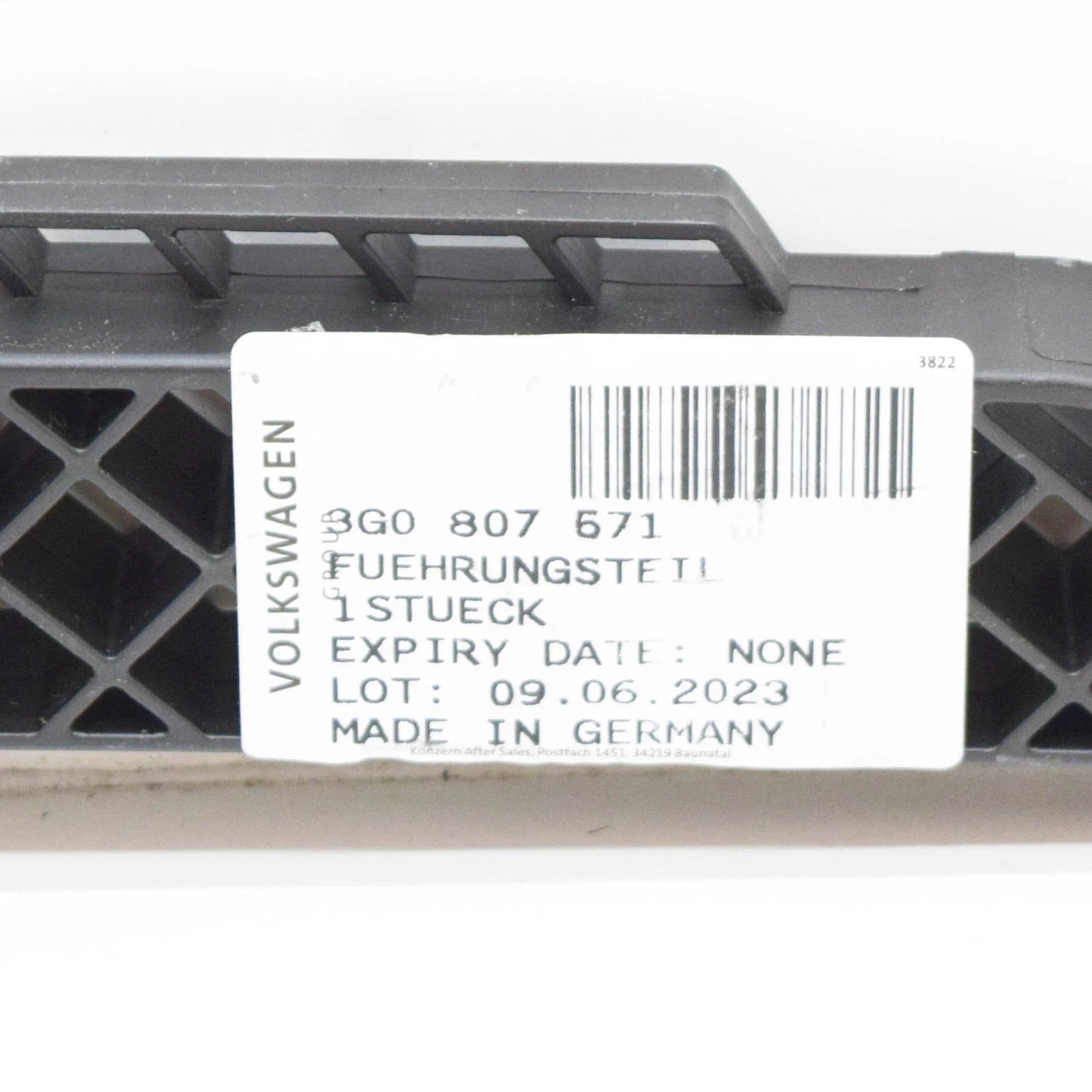 NEW VOLKSWAGEN PASSAT B8 FRONT BUMPER CENTER BRACKET 3G0807571 ORIGINAL