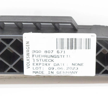 NEW VOLKSWAGEN PASSAT B8 FRONT BUMPER CENTER BRACKET 3G0807571 ORIGINAL