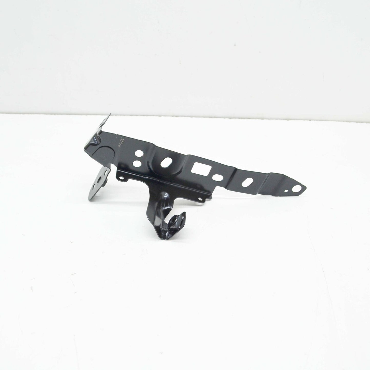 NEW AUDI A4 B9 FRONT LEFT FENDER BRACE END PLATE 8W0821091 ORIGINAL