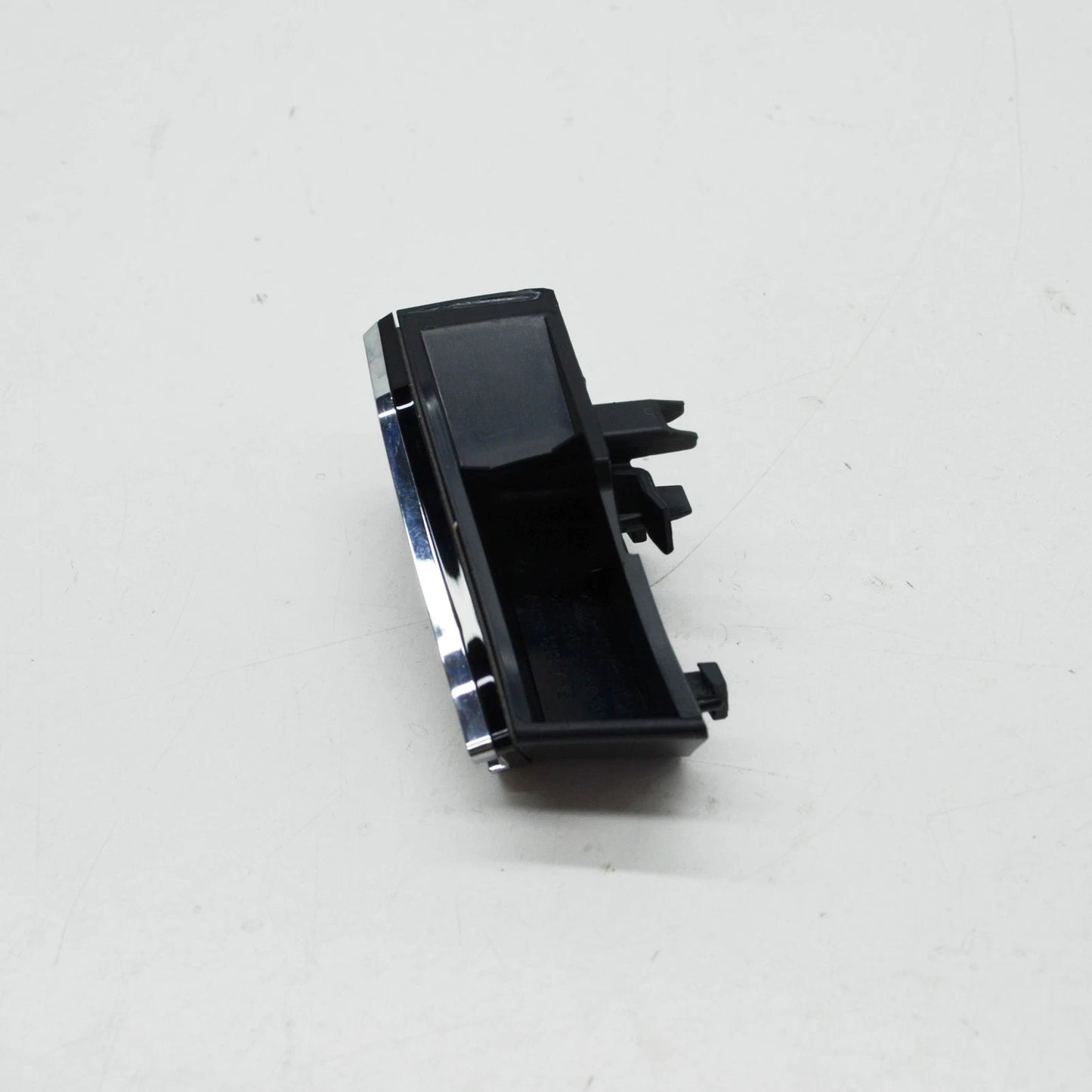 NEW VOLKSWAGEN TIGUAN AD FRONT R-LINE LETTERING LOGO BRACKET 5NA853948A