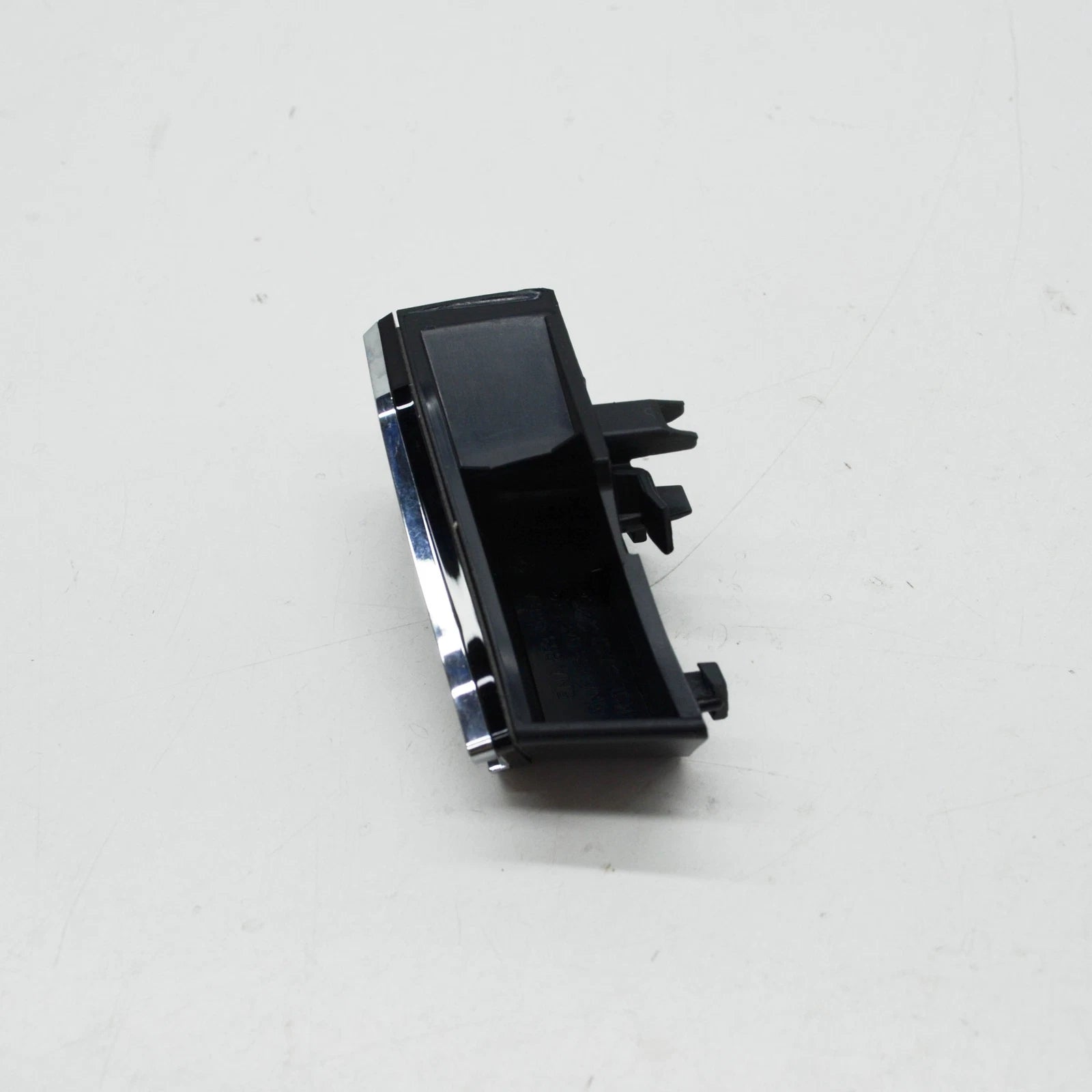 NEW VOLKSWAGEN TIGUAN AD FRONT R-LINE LETTERING LOGO BRACKET 5NA853948A