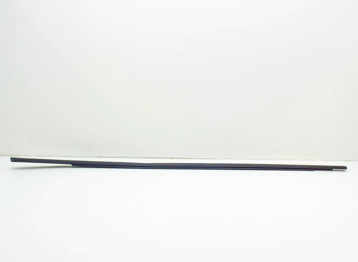 NEW BMW X3 F25 FRONT RIGHT EXTERIOR DOOR WINDOW WEATHERSTRIP 51337317906