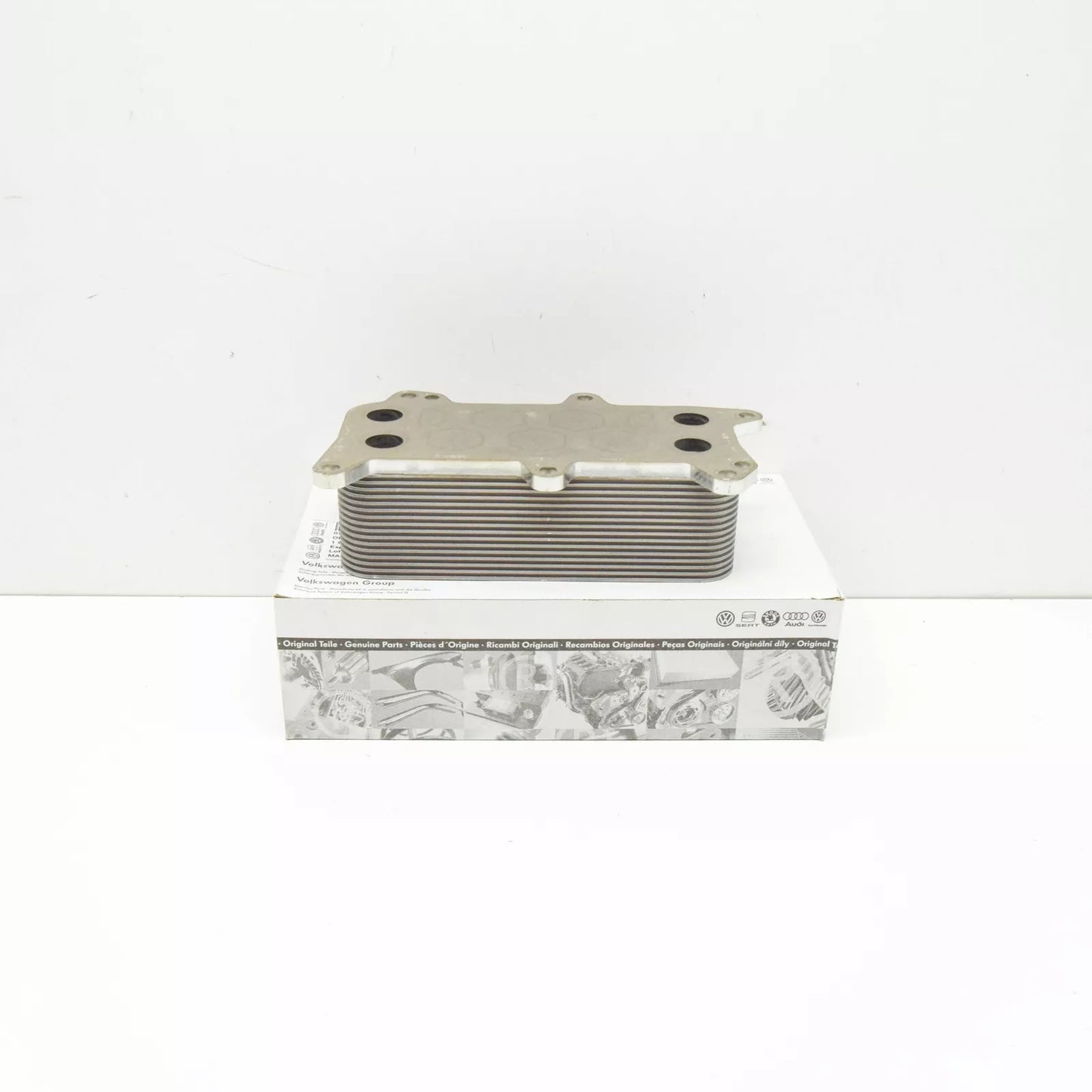 NEW VOLKSWAGEN TOUAREG 7L MK1 ENGINE OIL COOLER 07Z117021A ORIGINAL