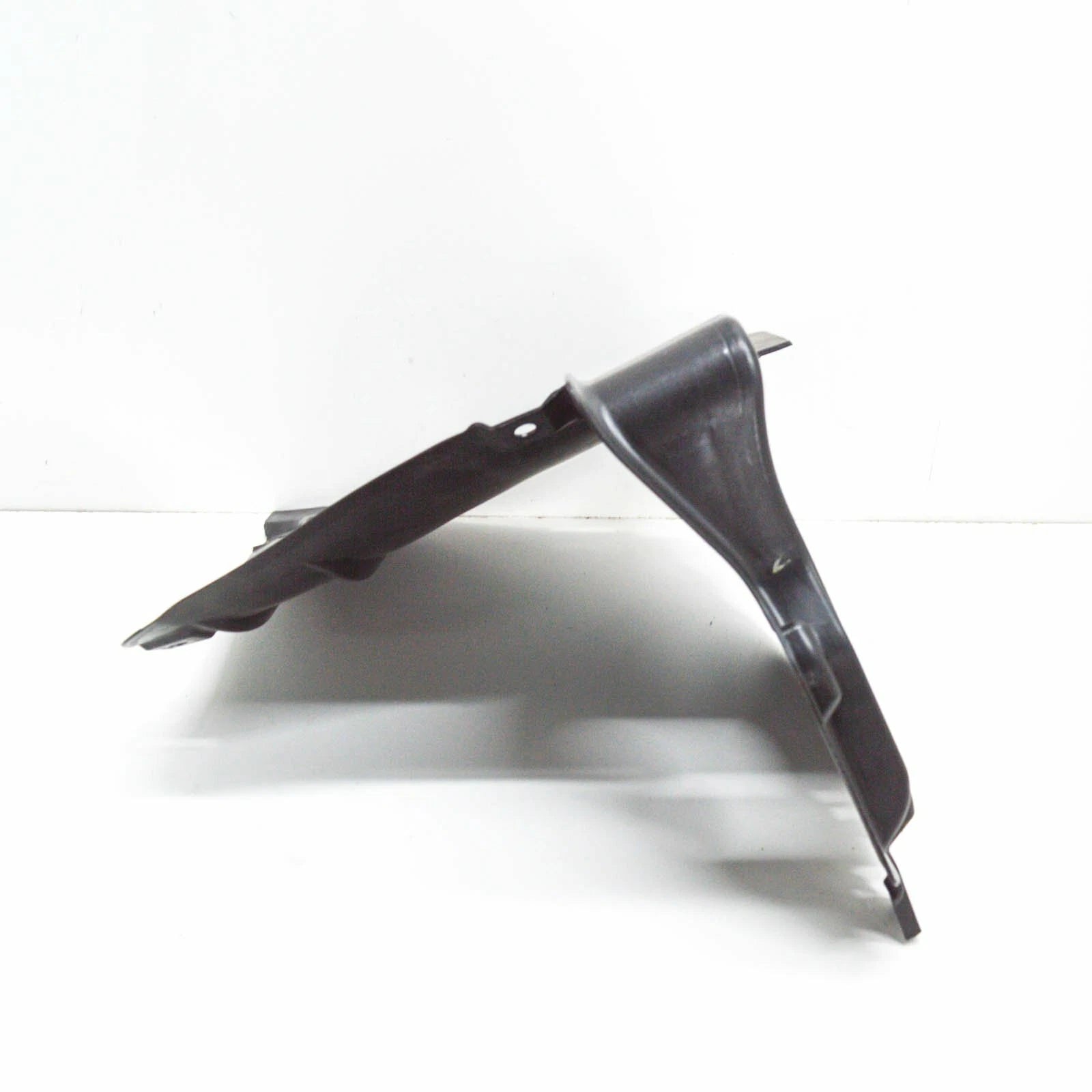 NEW MB C W203 FRONT RIGHT FENDER LINER BOTTOM PART A2038810423