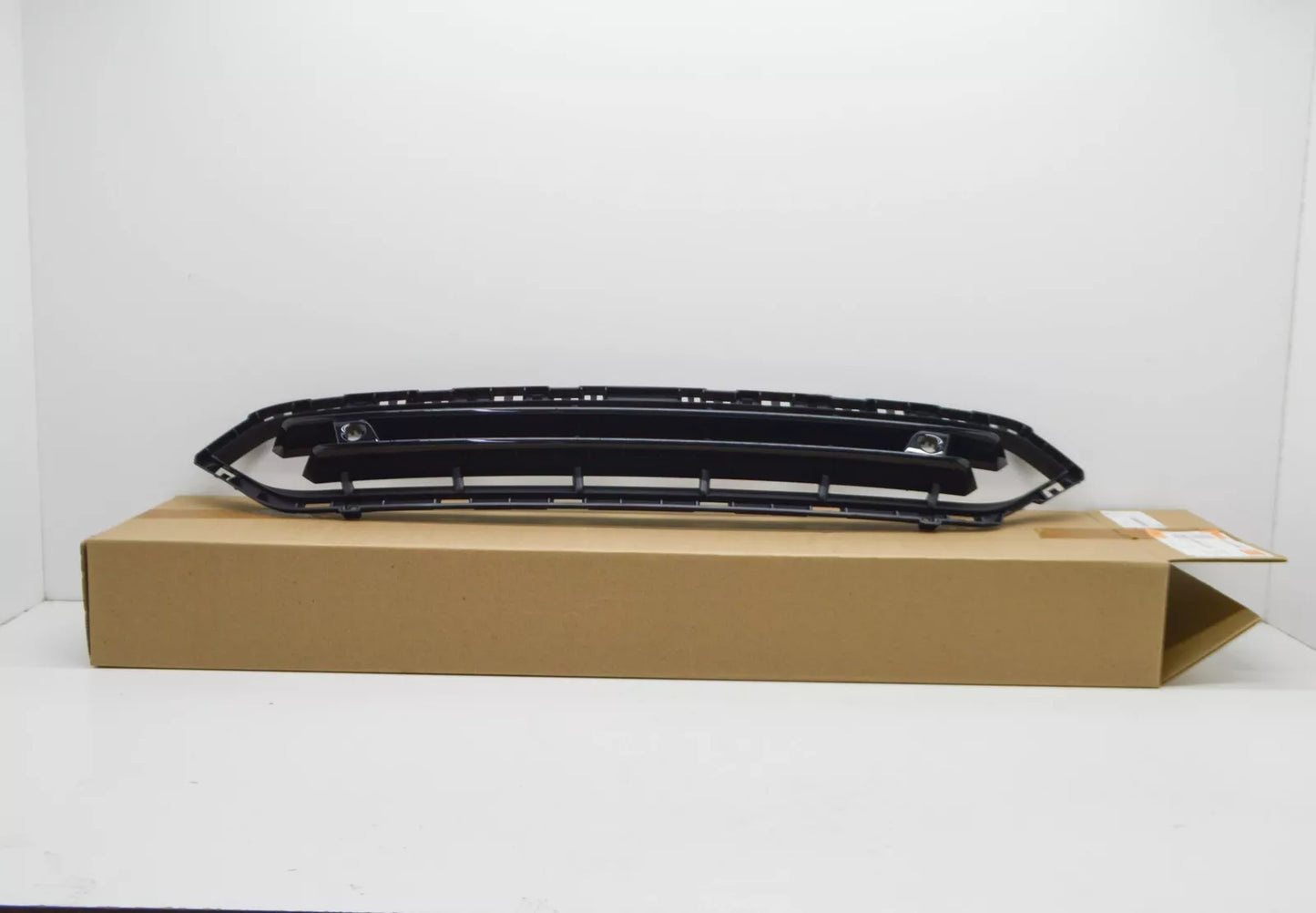 NEW BMW X4 G02 FRONT BUMPER LOWER CENTER GRILLE 51117418728 7418728
