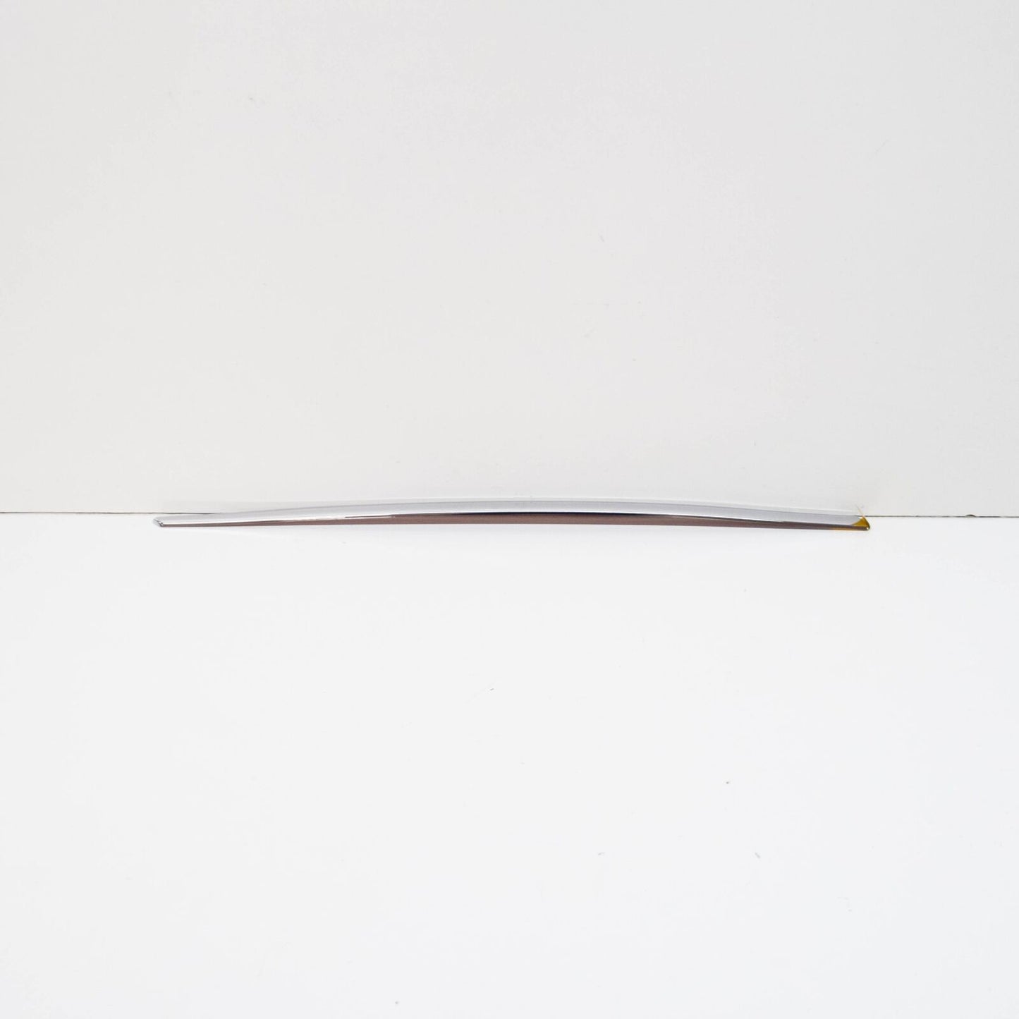 NEW MERCEDES-BENZ E COUPE C207 REAR RIGHT FENDER STRIP A2076980262 ORIGINAL