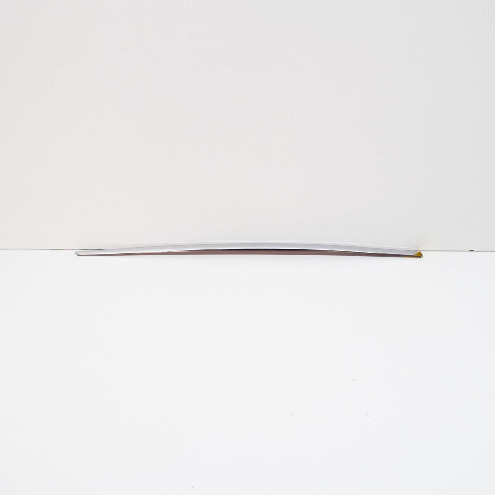 NEW MERCEDES-BENZ E COUPE C207 REAR RIGHT FENDER STRIP A2076980262 ORIGINAL