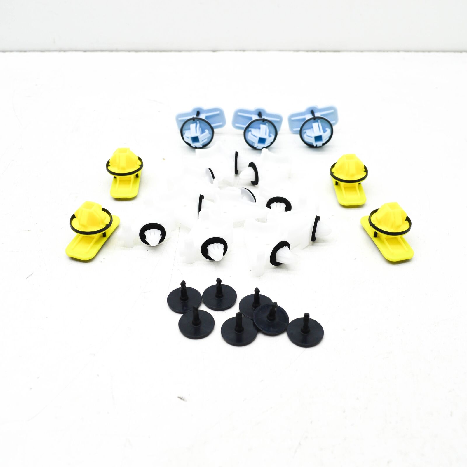 NEW AUDI A6 AVANT C8 SIDE MEMBER TRIM ATTACHMENT KIT 4K8898909 ORIGINAL