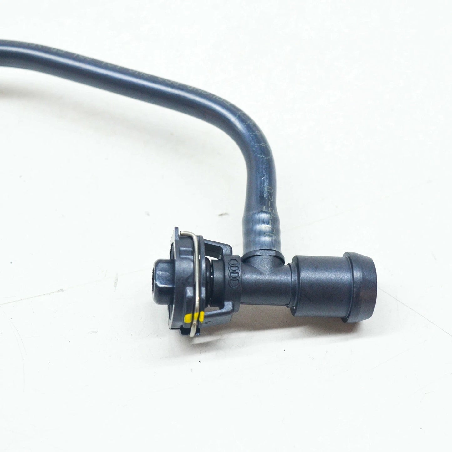 NEW AUDI A4 B9 ENGINE COOLANT BYPASS BREATHER OWERFLOW HOSE 8W0121081ED ORIGINAL