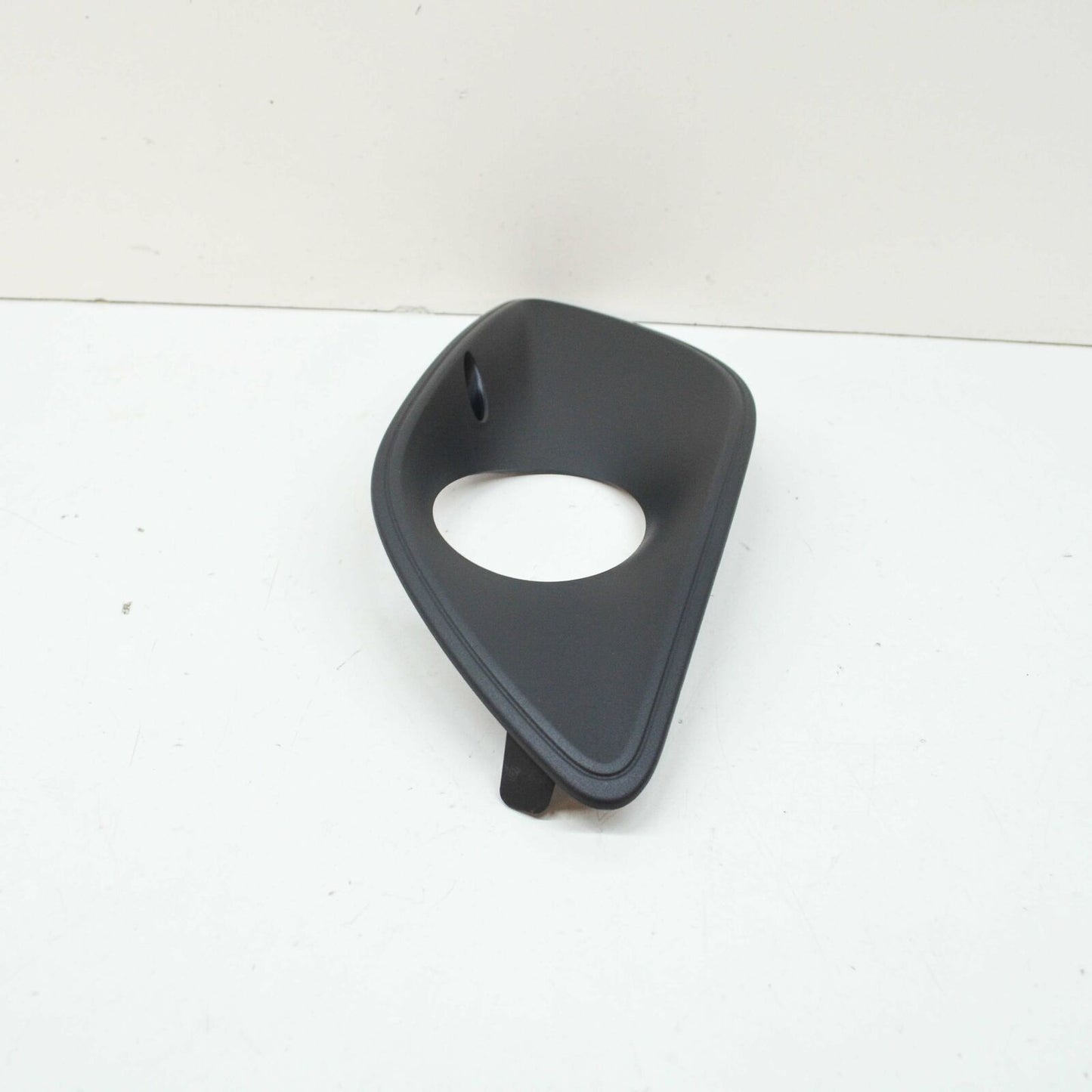 NEW MB SPRINTER 910 FRONT BUMPER RIGHT FOG LIGHT TRIM A91088544009K83 ORIGINAL