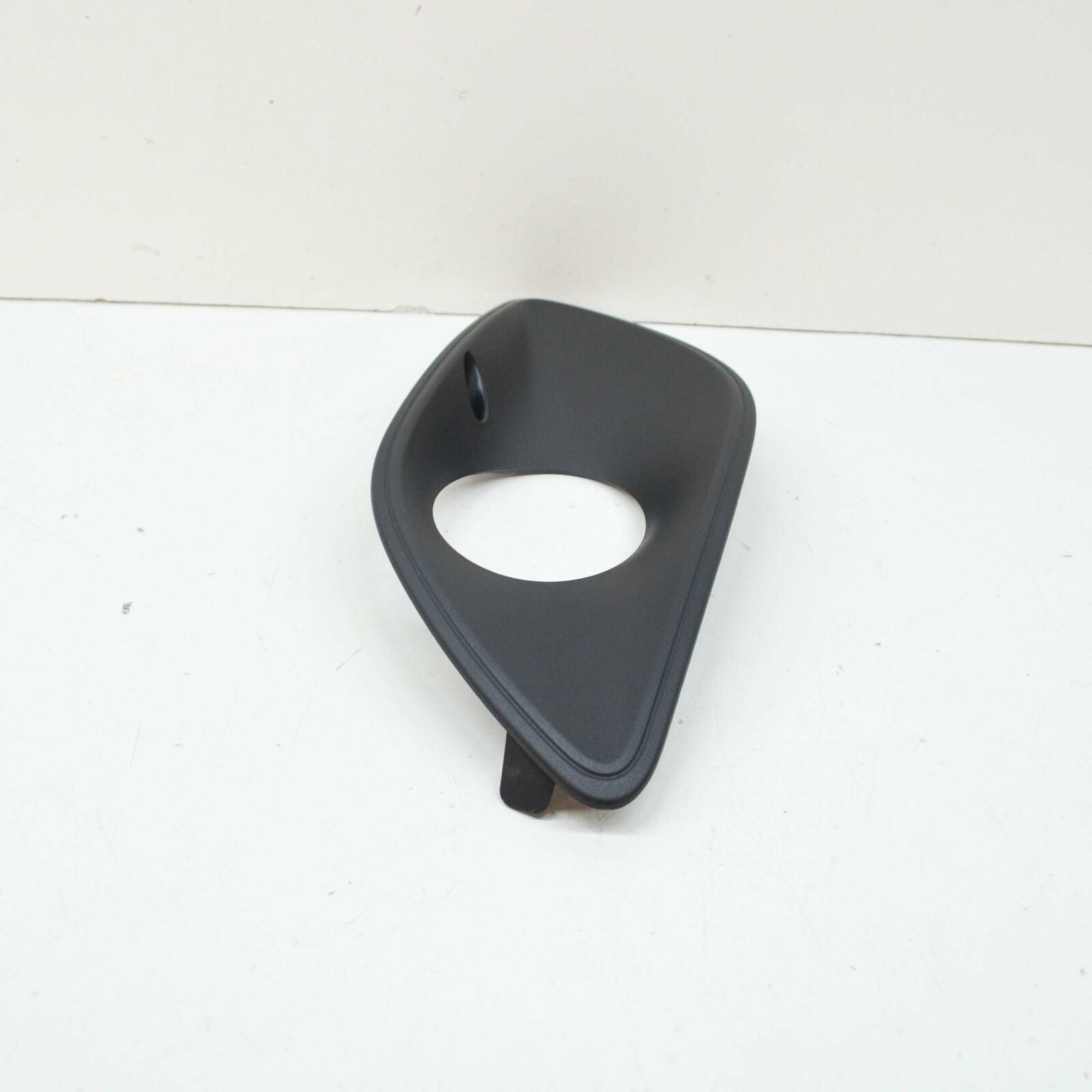 NEW MB SPRINTER 910 FRONT BUMPER RIGHT FOG LIGHT TRIM A91088544009K83 ORIGINAL