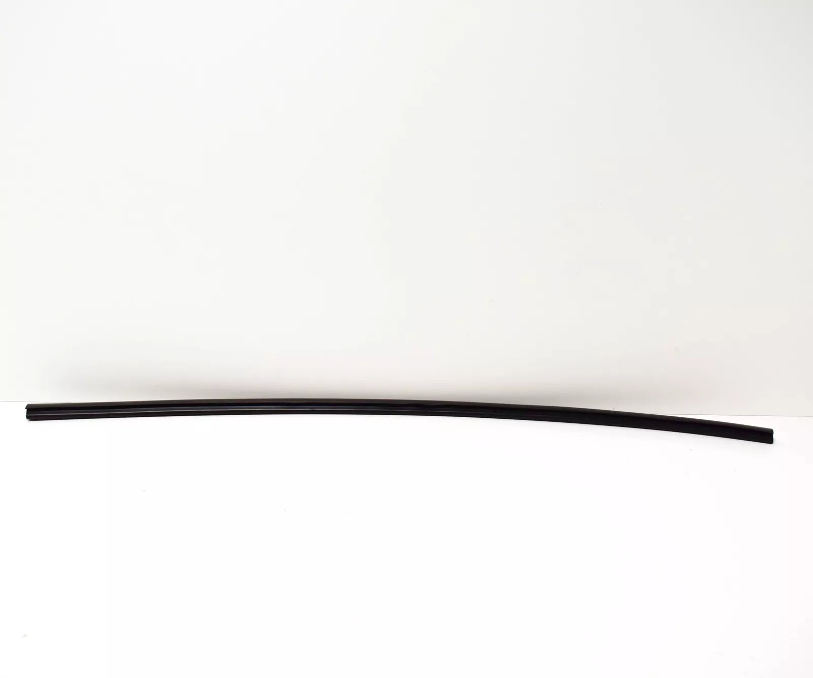 NEW BMW 1502 FRONT DOOR WINDOW GASKET 51471822072 1822072 ORIGINAL