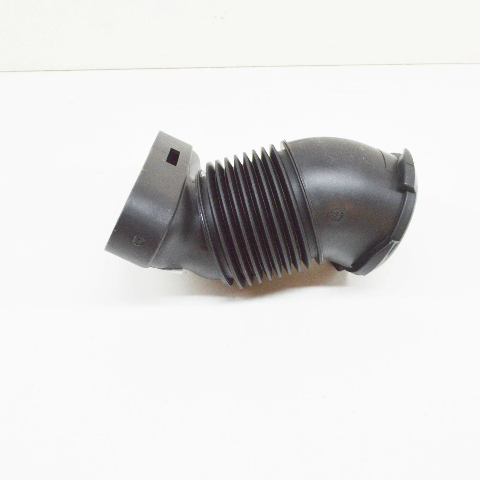 NEW MERCEDES-BENZ C W203 AIR INTAKE PIPE ELBOW A2035280207