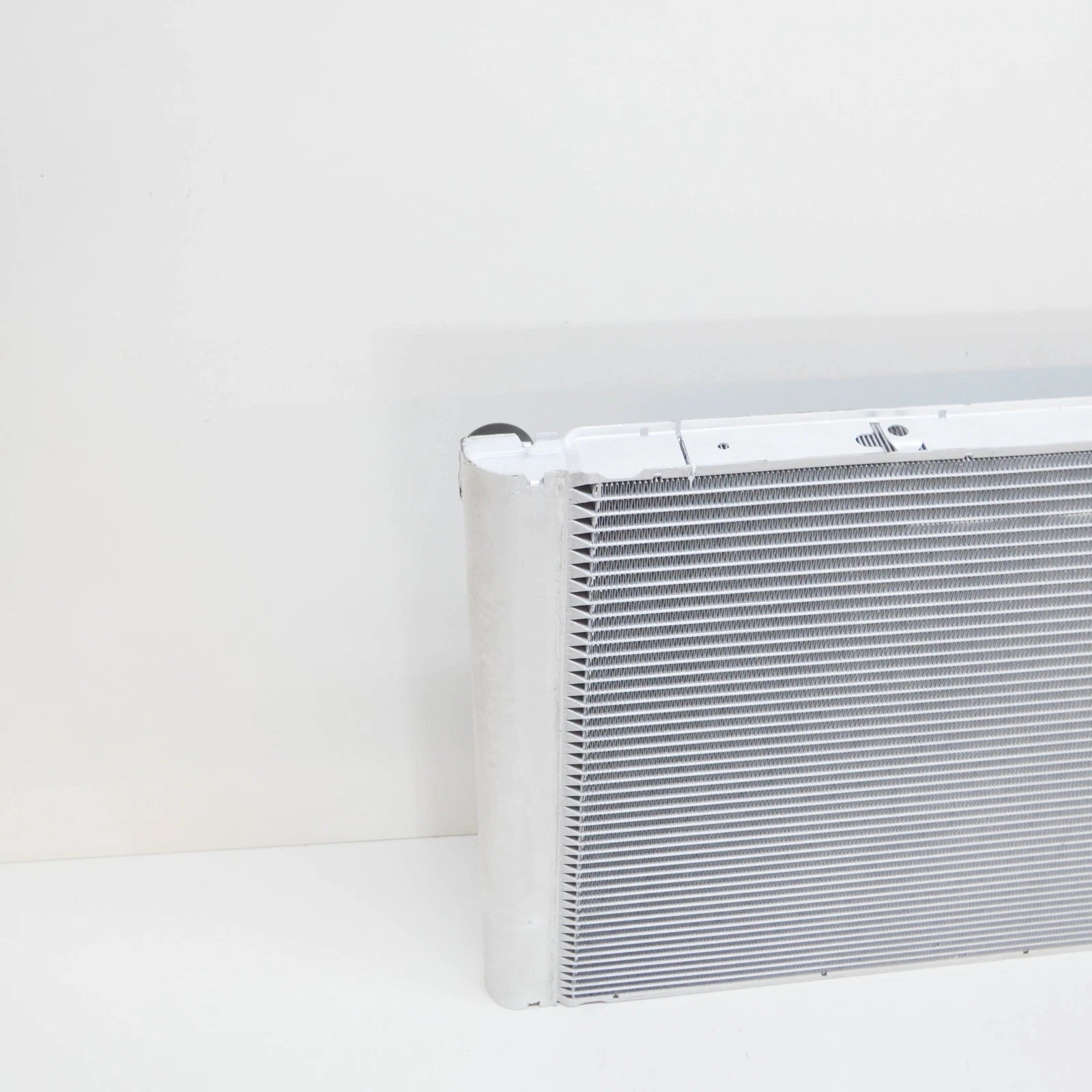 NEW AUDI A8 4E ENGINE COOLING RADIATOR 4E0121251F ORIGINAL