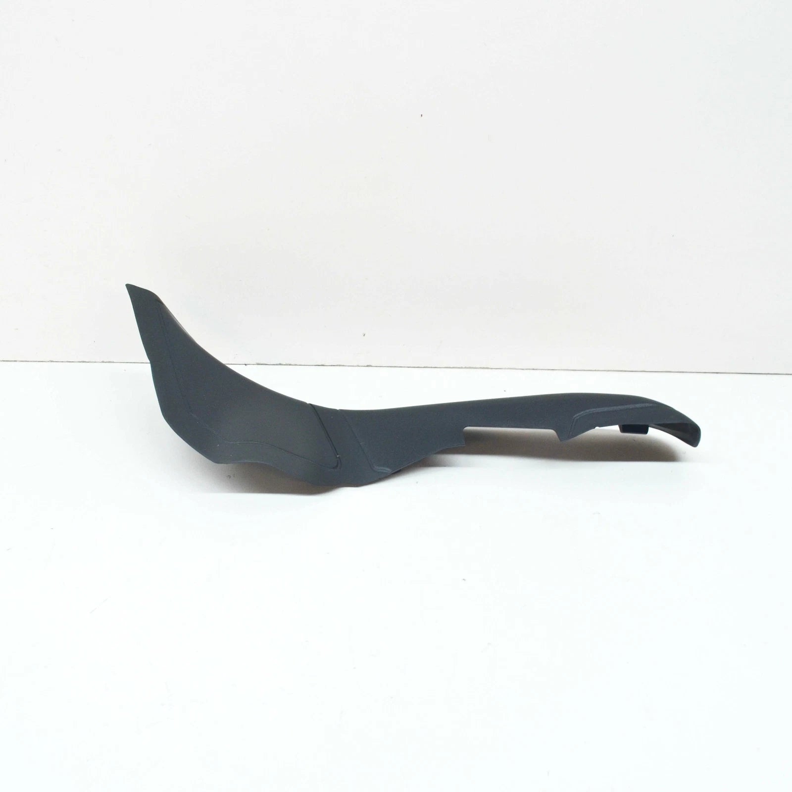 NEW BMW 5 G30 REAR RIGHT TAILLIGTH GUTTER DRIP TRIM 63218493822 ORIGINAL