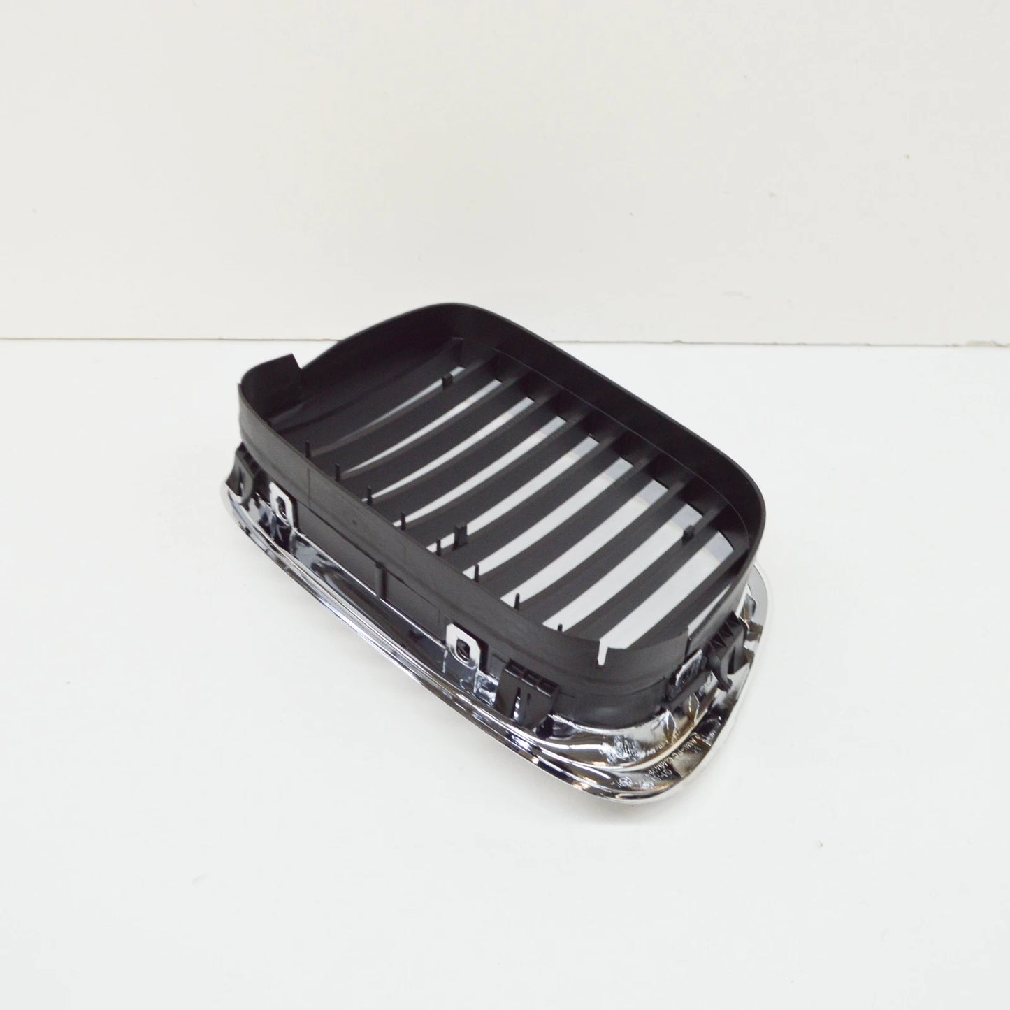 NEW BMW E39 SEDAN FRONT RADIATOR KIDNEY BLACK GRILLE LEFT 7005837 51137005837