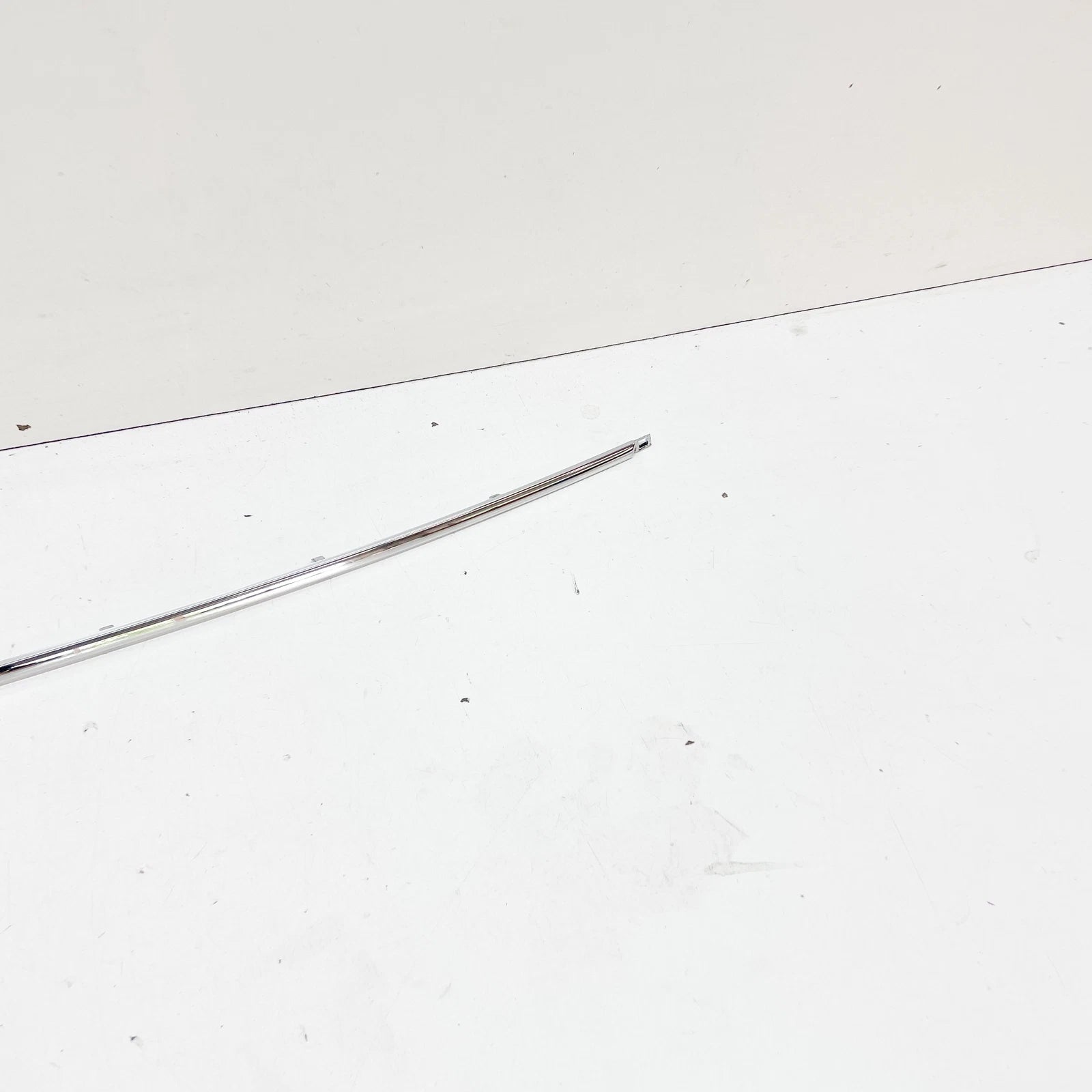 NEW MB C207 REAR BUMPER CENTER CHROME TRIM  A2078852421 ORIGINAL