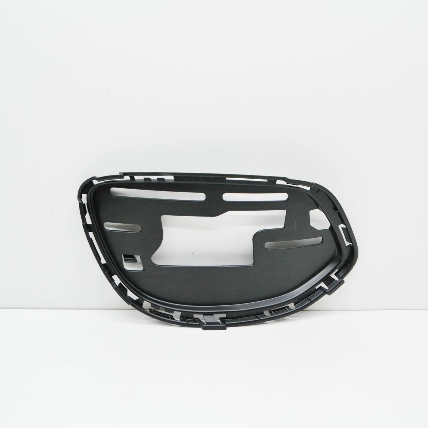 NEW MB S W222 FRONT BUMPER LEFT GRILLE BRACKET COVER A2228855001 ORIGINAL