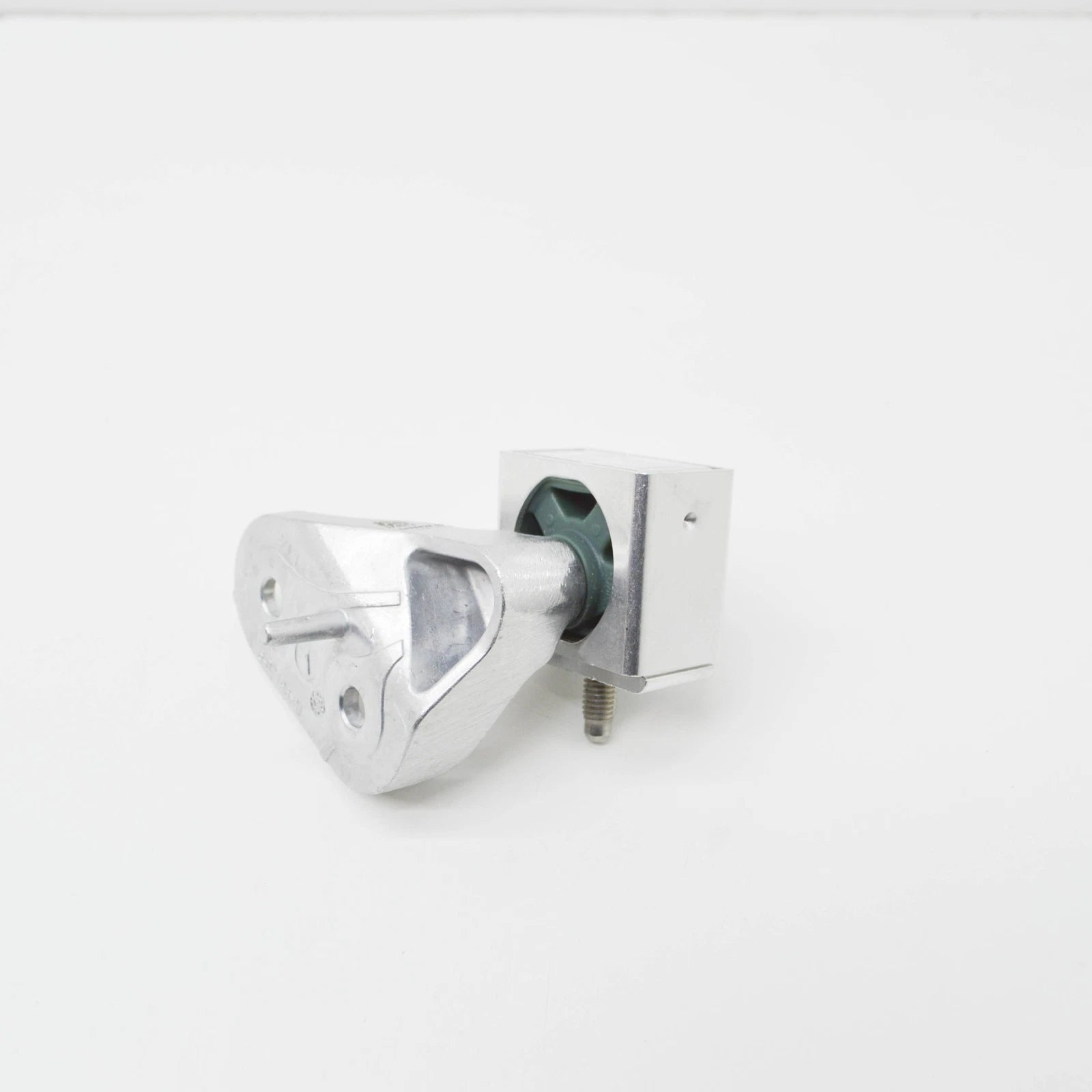 NEW BMW 5 G30 EXHAUST BRACKET 8683823 2017 ORIGINAL