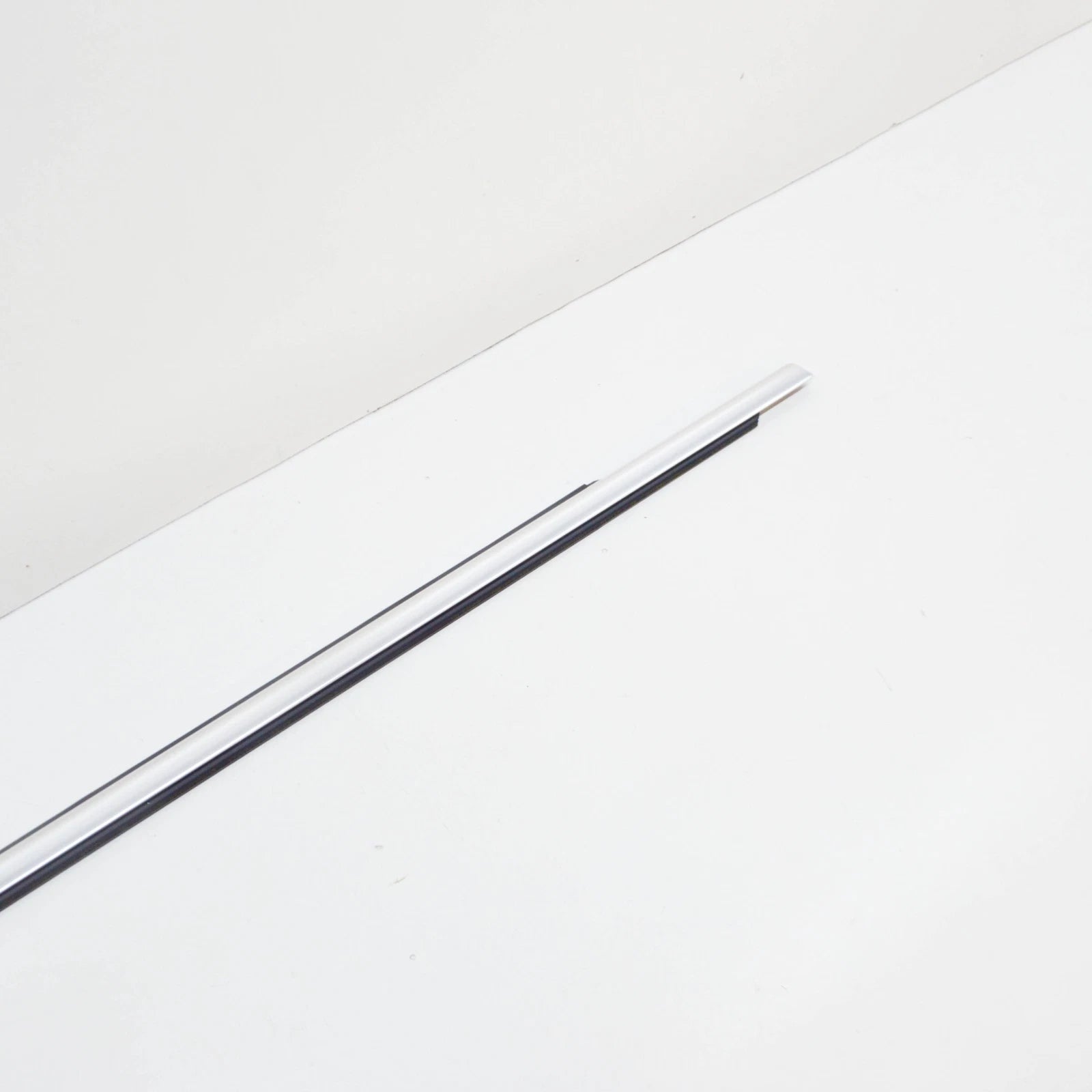 NEW VW CC 35 FRONT RIGHT OUTER DOOR WINDOW APERTURE SEAL 3C8837476F3Q7 ORIGINAL