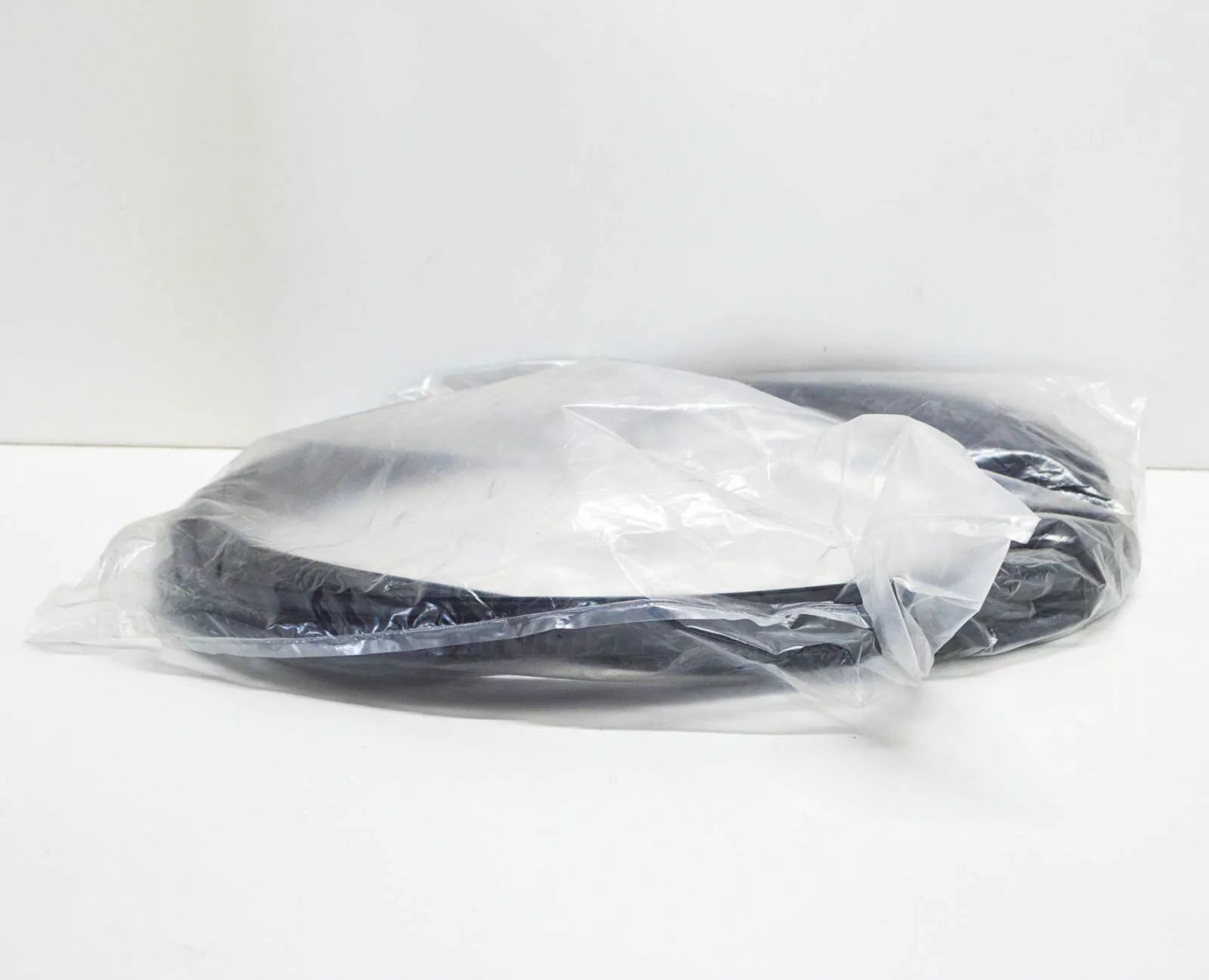 NEW MERCEDES-BENZ TAILGATE REAR DOOR SEAL A6397410580