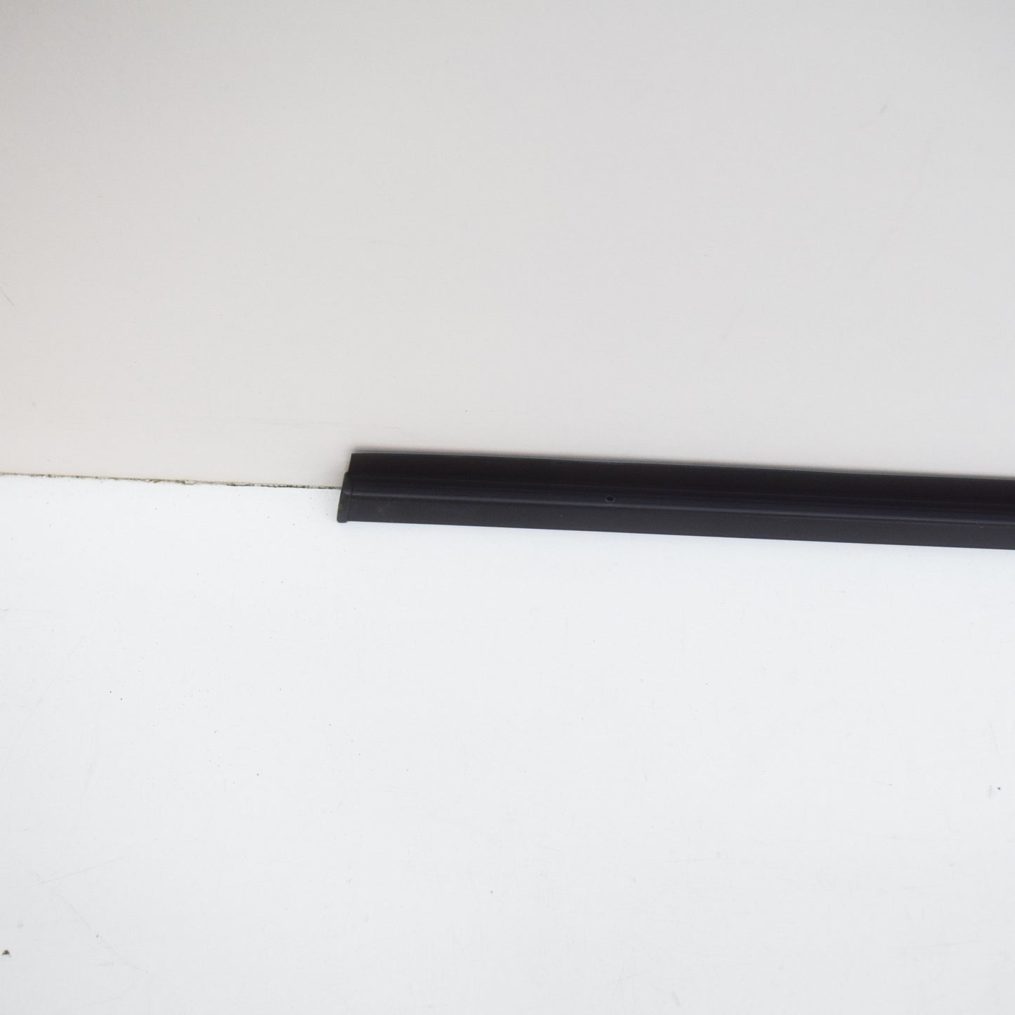 new bmw 7 e38 front left door lower seal 51218150093 8150093 original