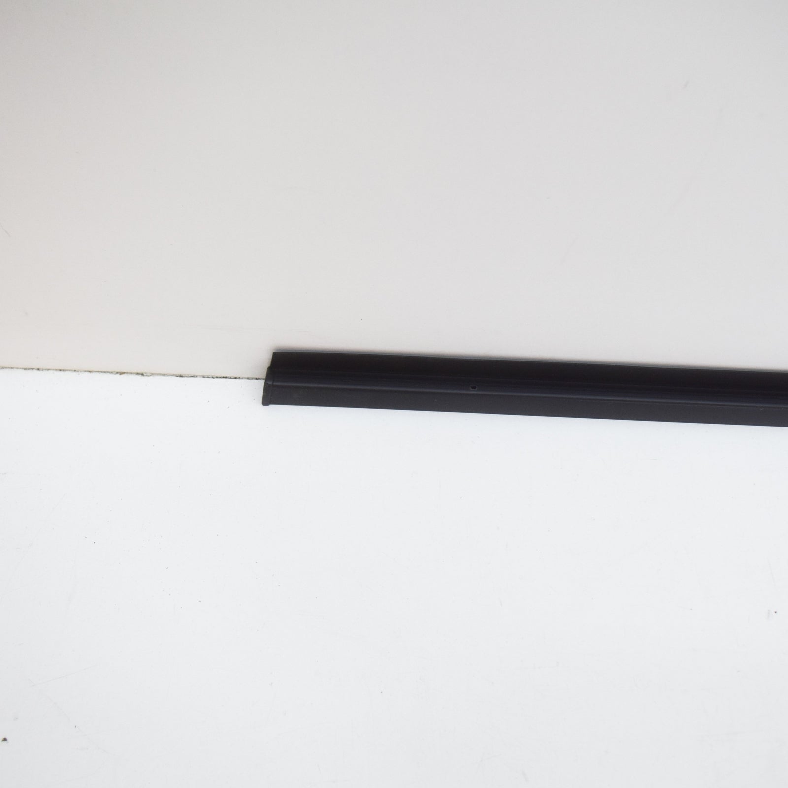 new bmw 7 e38 front left door lower seal 51218150093 8150093 original