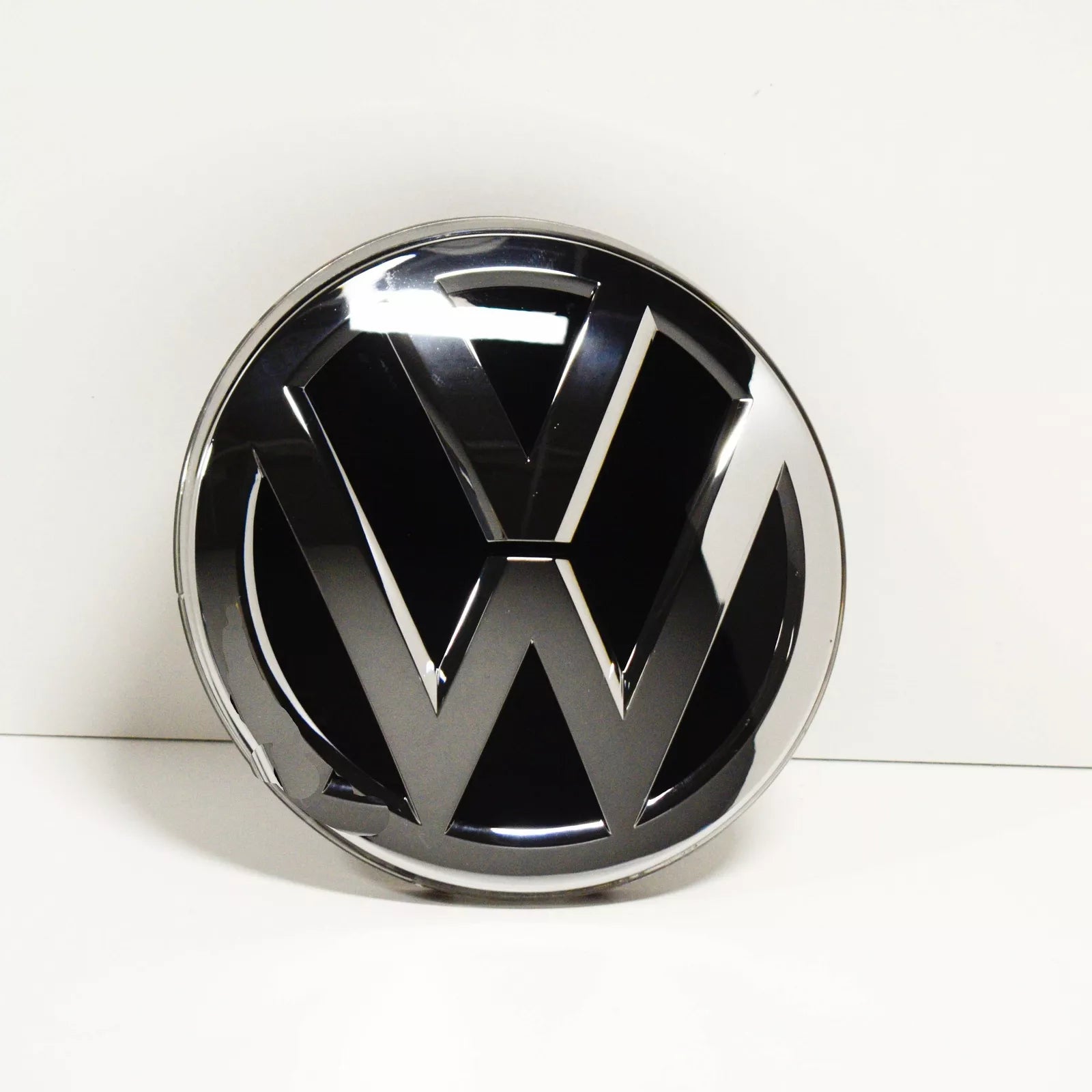 NEW VOLKSWAGEN POLO MK6 FRONT BUMPER RADIATOR GRILLE BADGE 2GA853601JZA ORIGINAL