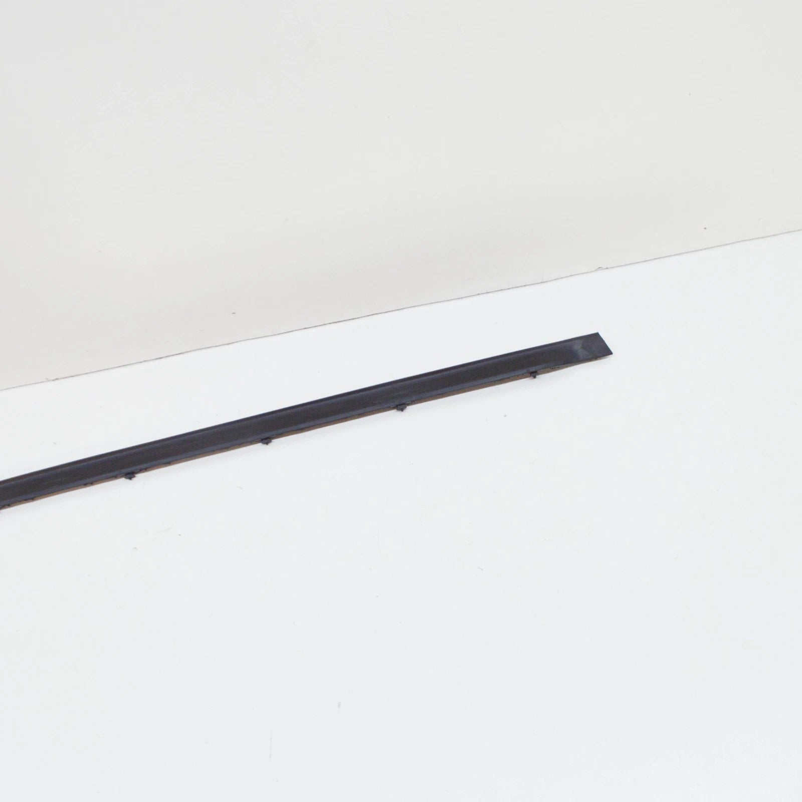 NEW MERCEDES-BENZ GLE W166 FRONT RH LOWER DOOR COVER STRIP A1666980262 ORIGINAL