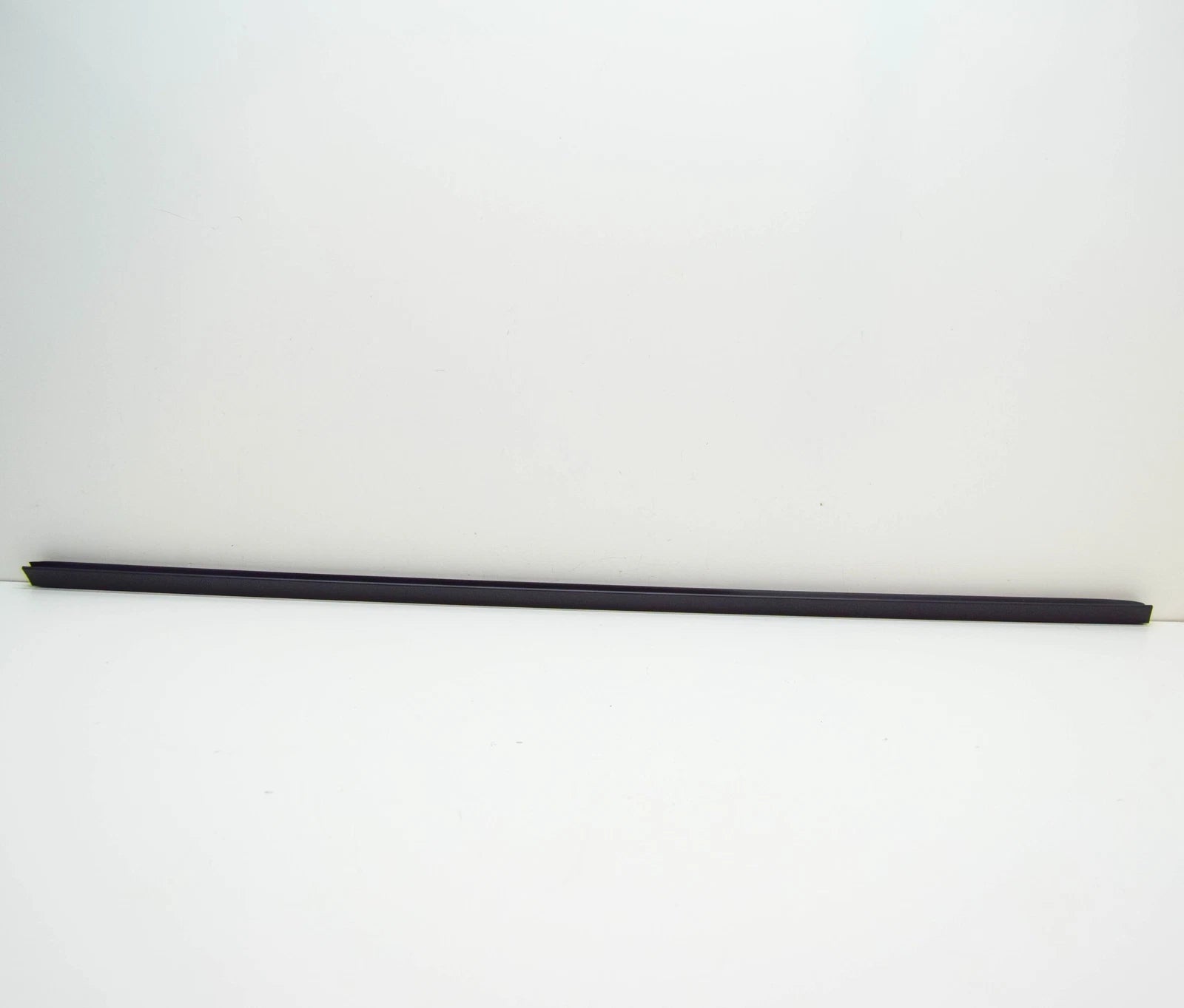 NEW BMW 7 E38 FRONT LEFT DOOR SEALING BETWEEN DOOR/ENTRANCE 51218158185 ORIGINAL