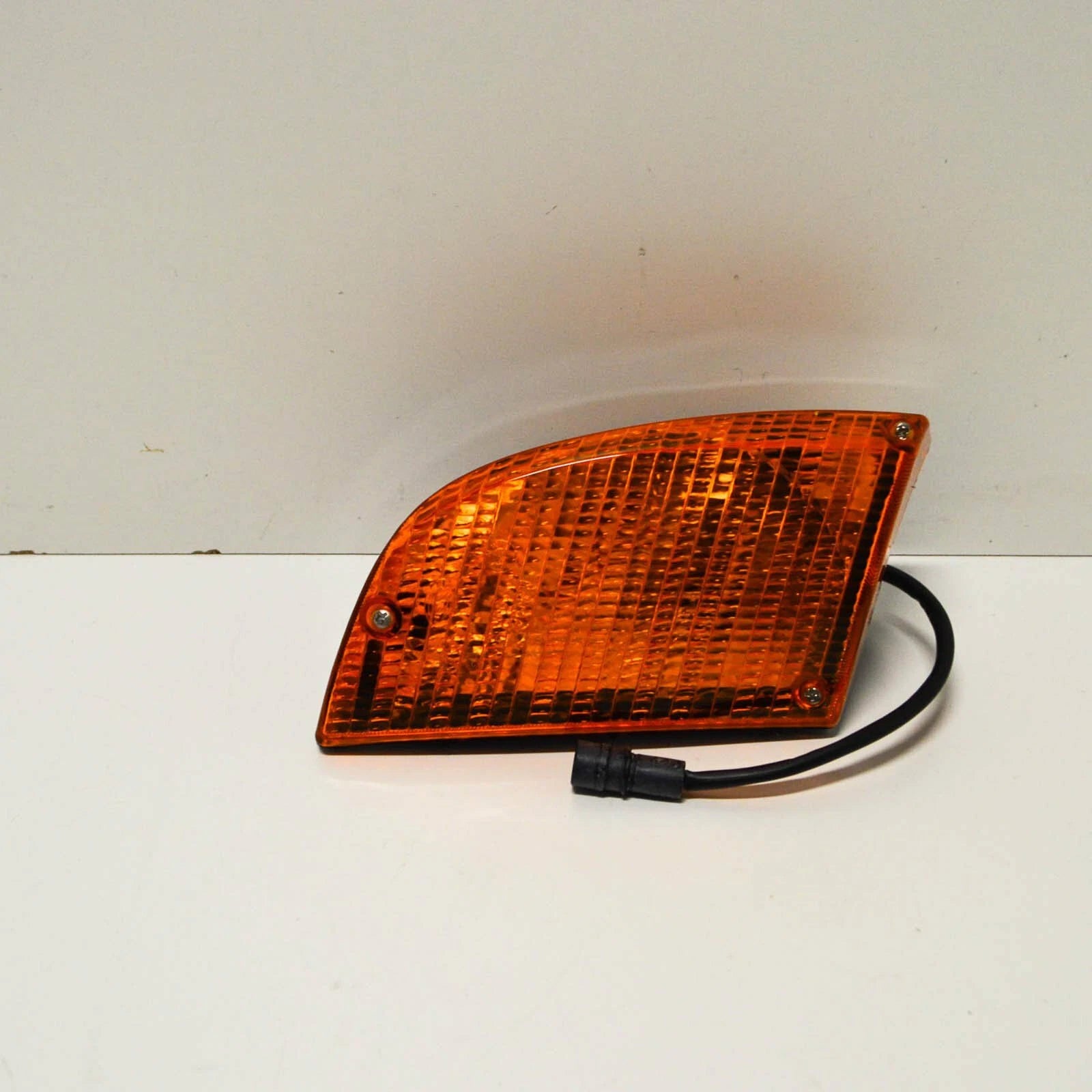 NEW BMW 6 E24 FRONT LEFT FLASHER PARKING POSITIONING LIGHT 63131372367 ORIGINAL
