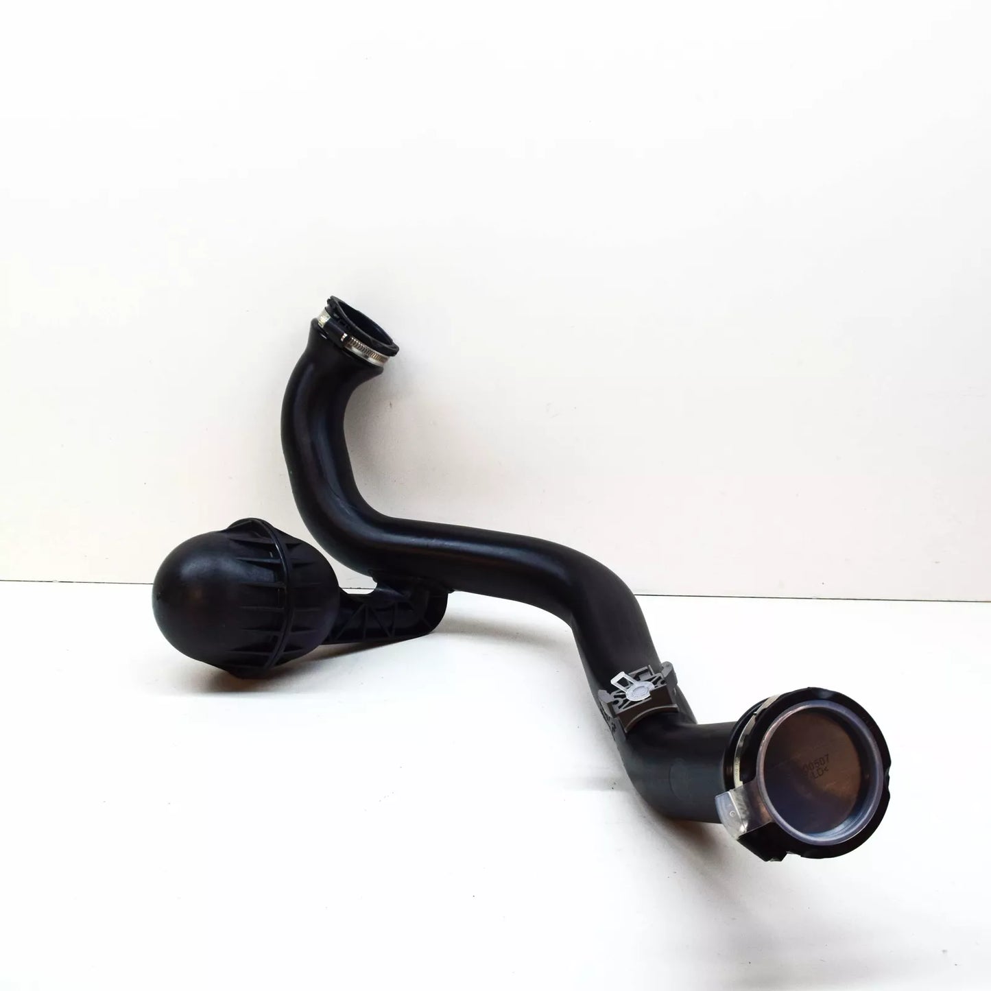 NEW AUDI A5 S5 8W6 LEFT SIDE TURBOCHARGER PIPE HOSE 8W0145673AL ORIGINAL