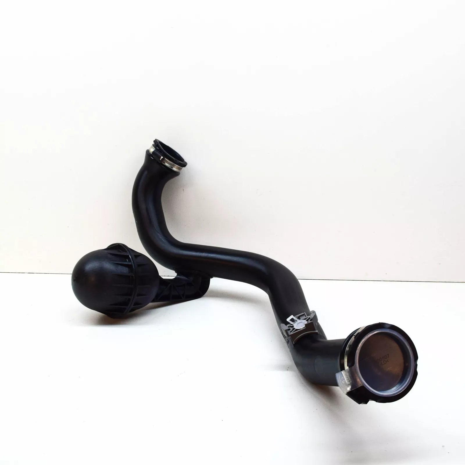 NEW AUDI A5 S5 8W6 LEFT SIDE TURBOCHARGER PIPE HOSE 8W0145673AL ORIGINAL