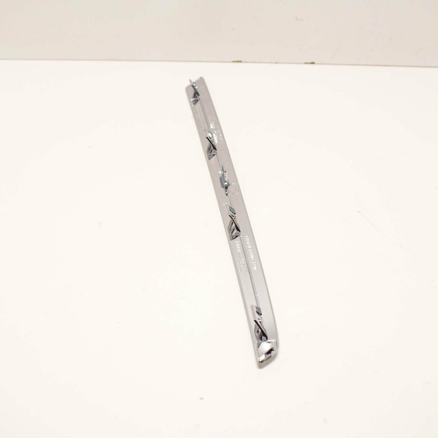 NEW MERCEDES-BENZ GLA X156 FRONT LEFT LOWER GRILLE TRIM A1568851121 ORIGINAL