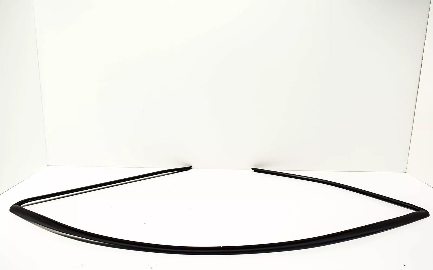 NEW BMW Z4 E85 FRONT WINDSCREEN SEAL RUBBER TRIM 51317017021