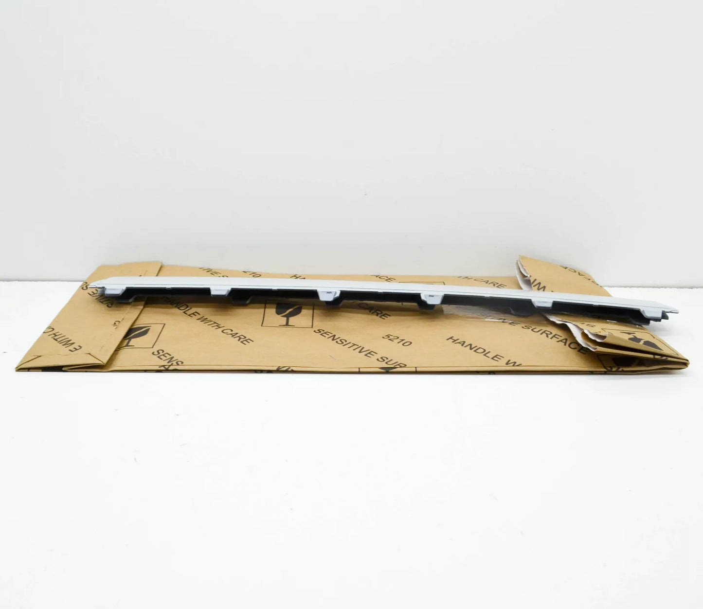 NEW VW TIGUAN AD FRONT BUMPER CENTER VENT GRILLE TRIM 5NA853211FGRU