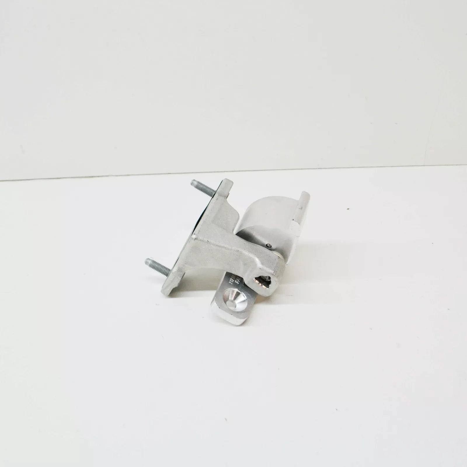 NEW MERCEDES-BENZ C W203 FRONT LEFT DOOR BOTTOM HINGE A2057200337