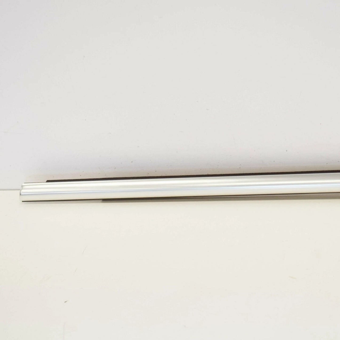 NEW BMW X6 F16 FRONT LEFT DOOR WINDOW STRIP TRIM 7329337 51337329337 ORIGINAL