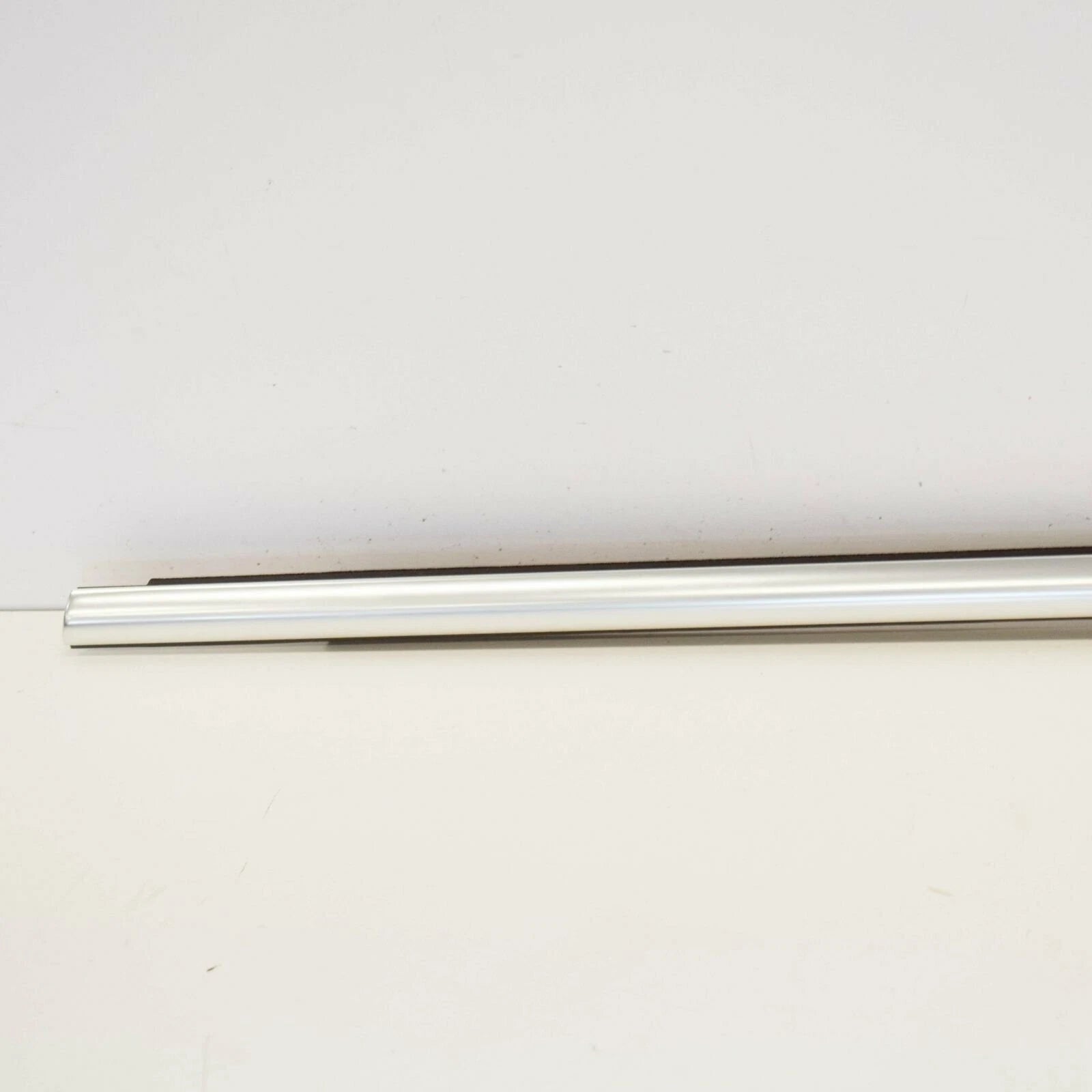 NEW BMW X6 F16 FRONT LEFT DOOR WINDOW STRIP TRIM 7329337 51337329337 ORIGINAL