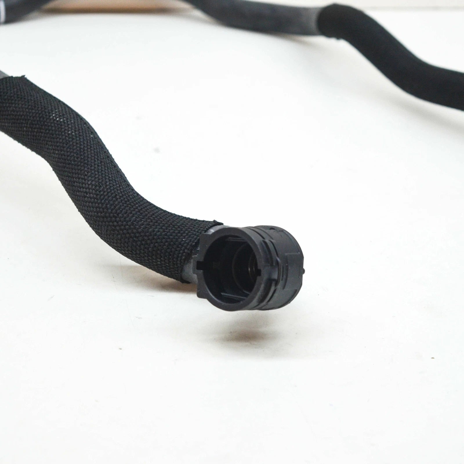 NEW BMW 7 G11 G12 EXTERNAL COOLING RADIATOR LOWER HOSE 17129487613 ORIGINAL