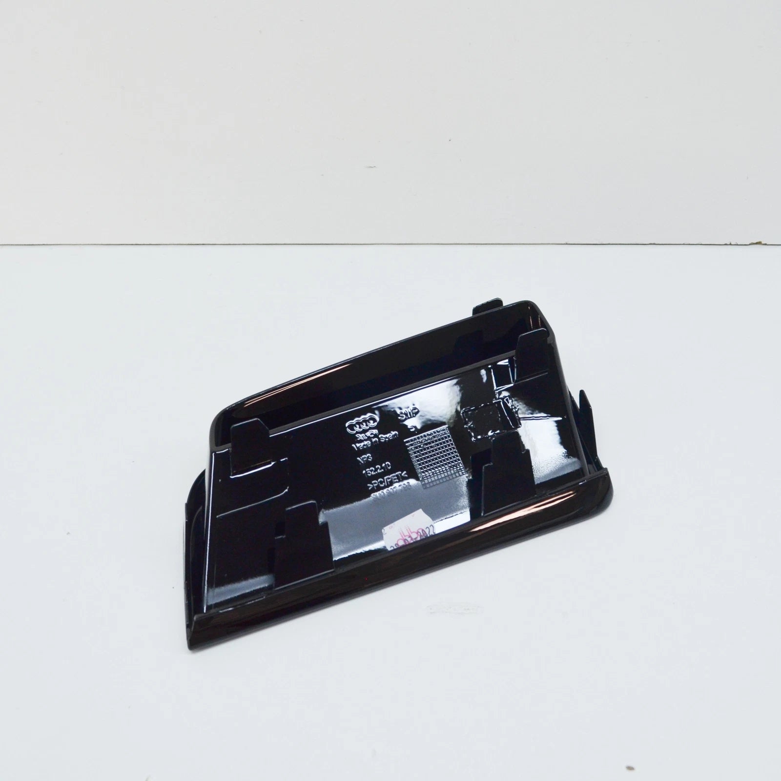 NEW AUDI RS Q3 8U FRONT BUMPER RIGHT COVER 8U0807796T94