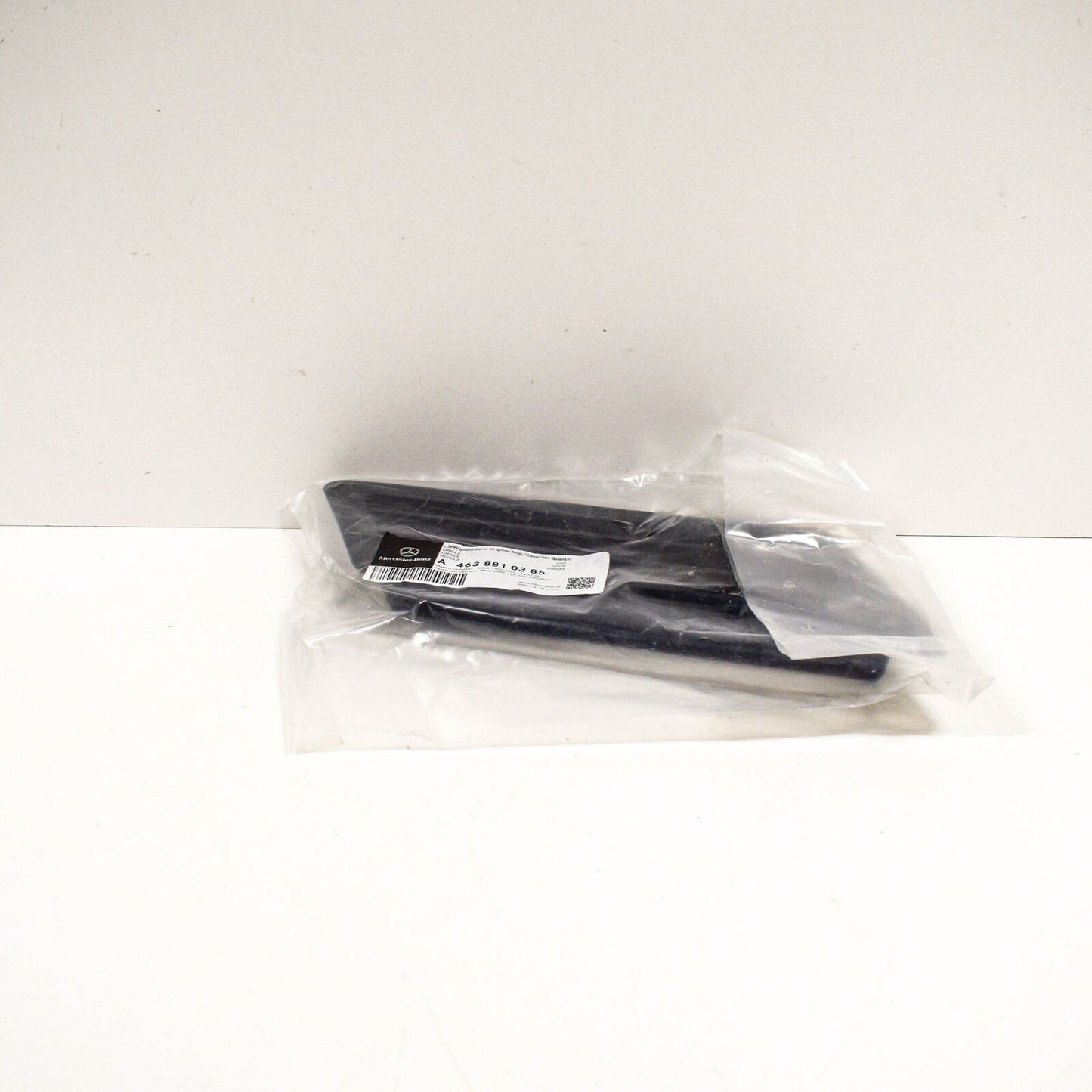 NEW MERCEDES-BENZ G CABRIO W463 FRONT FENDER GRILLE A4638810385 ORIGINAL