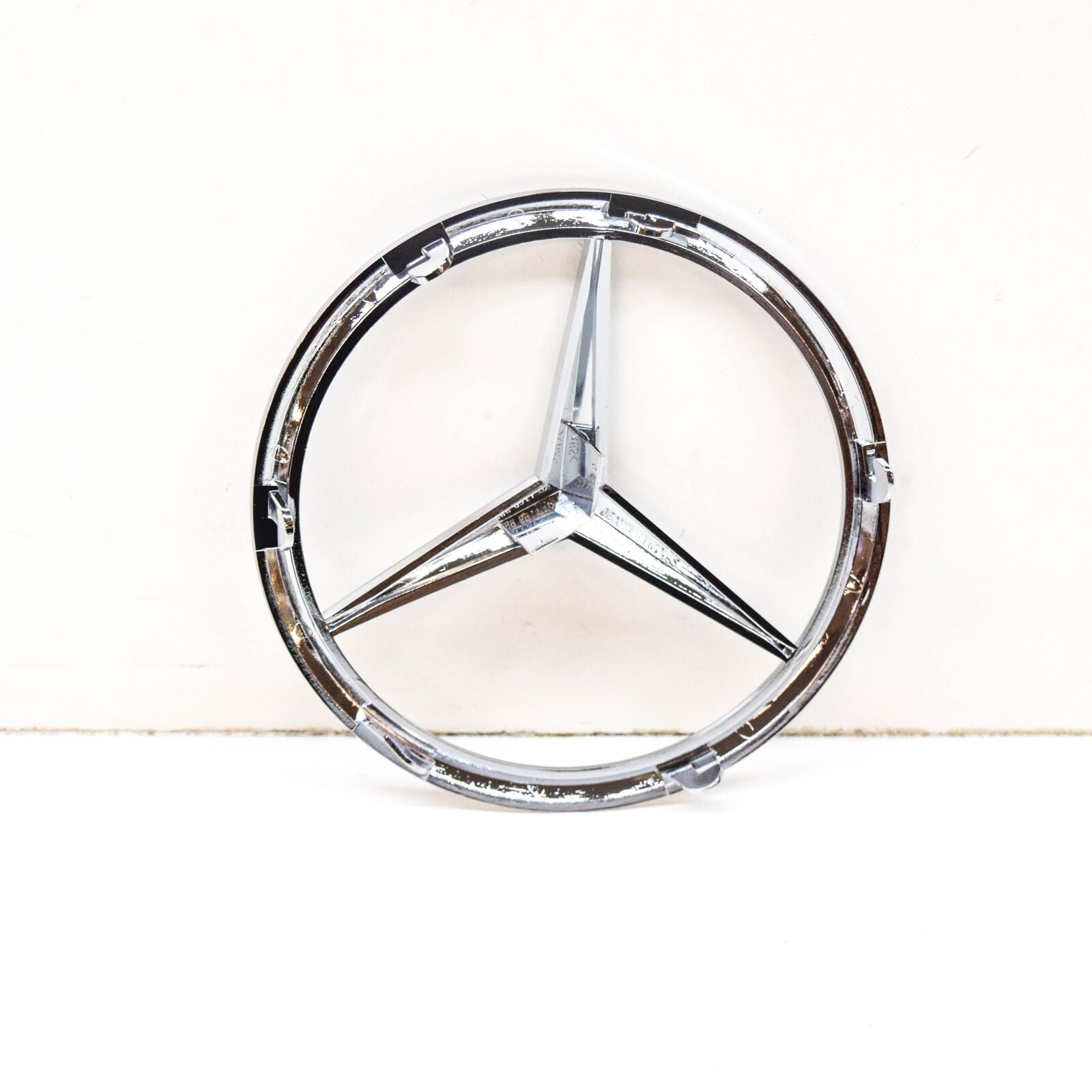 NEW MERCEDES-BENZ A W169 FRONT MERCEDES STAR A1698880186 ORIGINAL