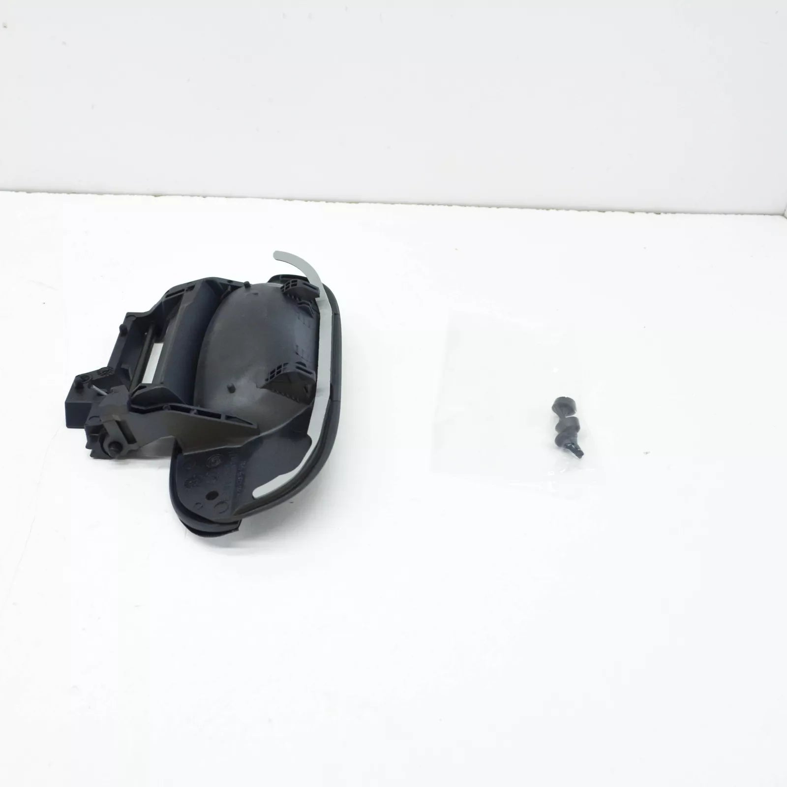 NEW BMW 5 E39 REAR LEFT INTERIOR OPENING HANDLE 8245465 51228245465 ORIGINAL