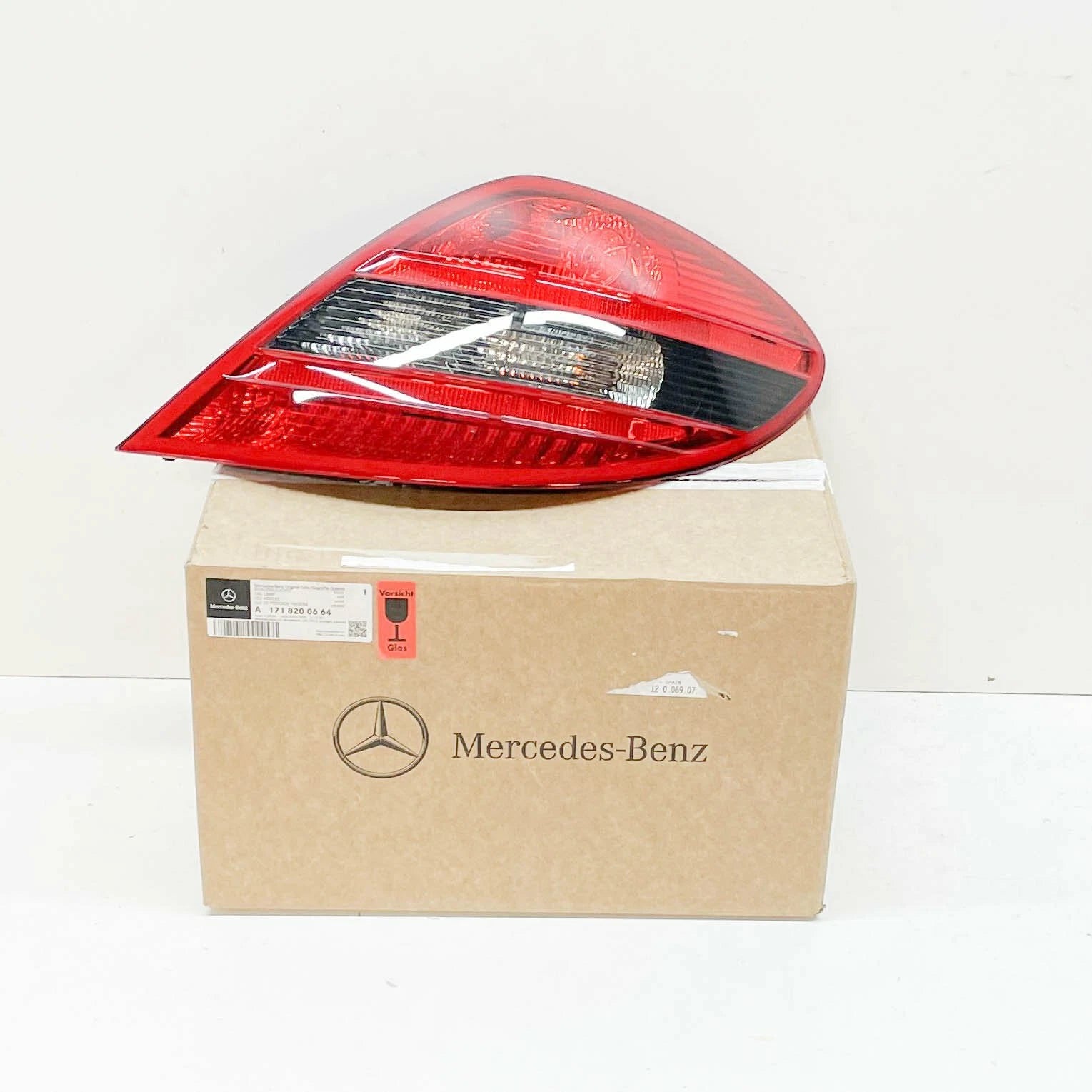 NEW MERCEDES-BENZ SLK R171 REAR RIGHT TAILLIGHT A1718200664 ORIGINAL