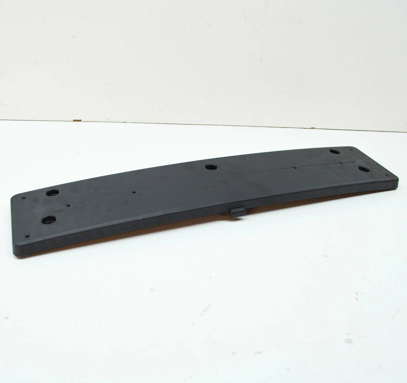 NEW BMW 7 G12 M FRONT BUMPER LICENSE PLATE HOLDER 51138061577 ORIGINAL