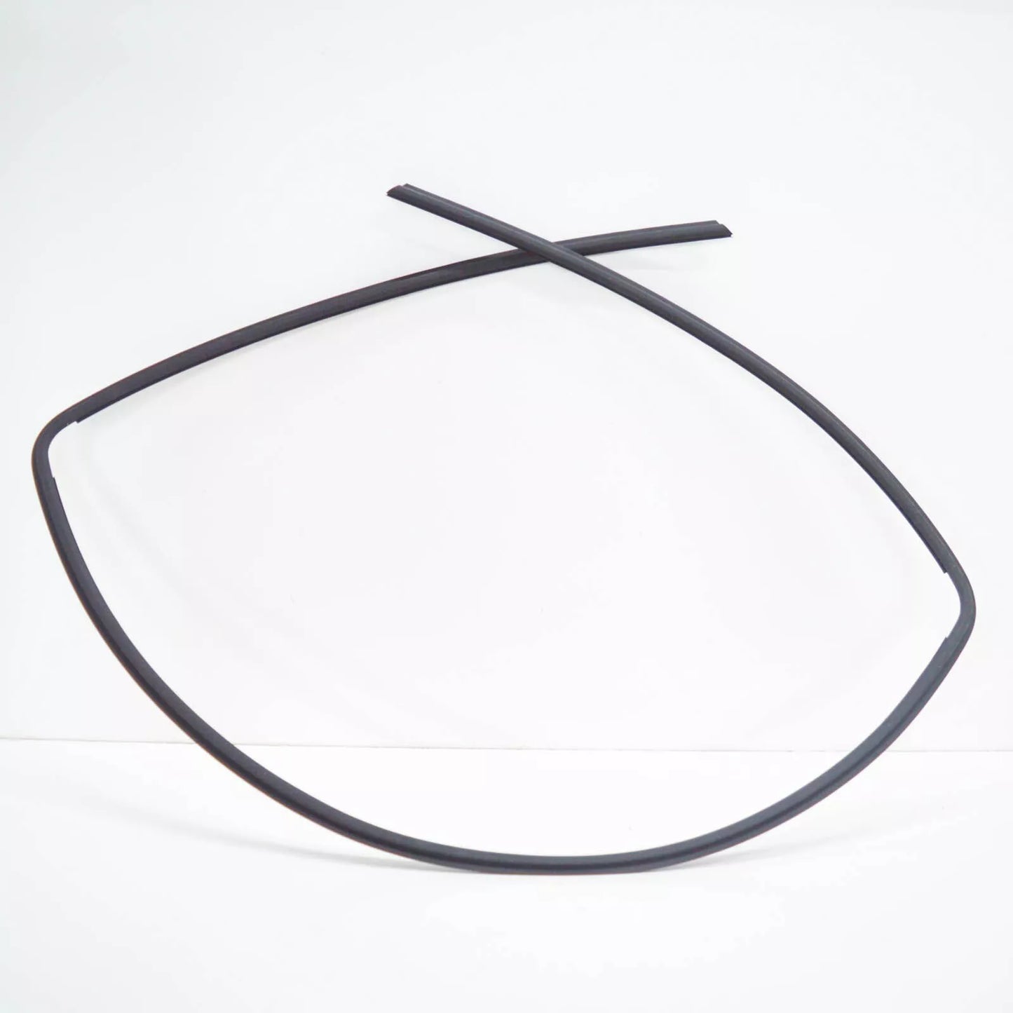 NEW BMW 3 E46 REAR EXTERIOR WINDSHIELD UPPER COVER 51318196166 ORIGINAL