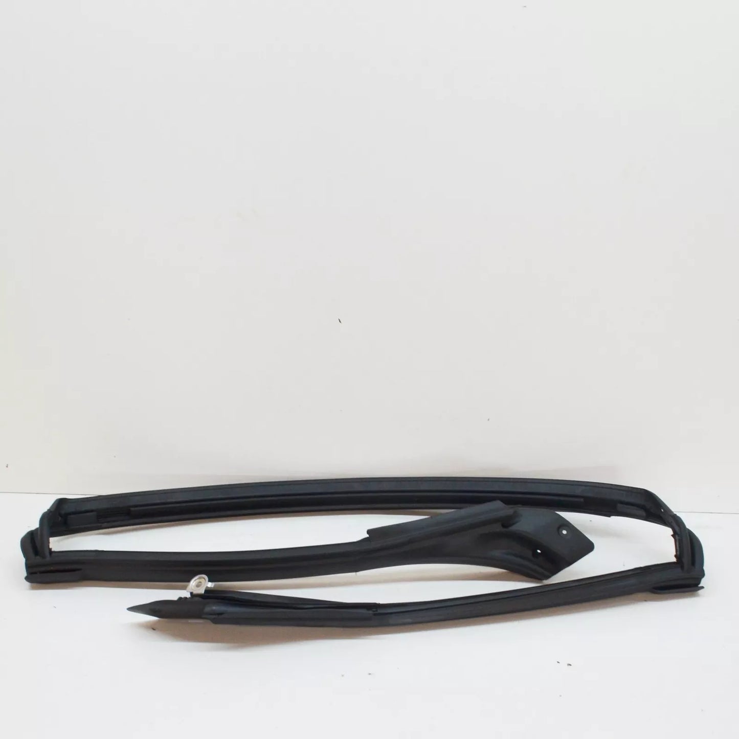 NEW MERCEDES-BENZ SL R231 FRONT WINDSHIELD SEALING A2317200078 ORIGINAL