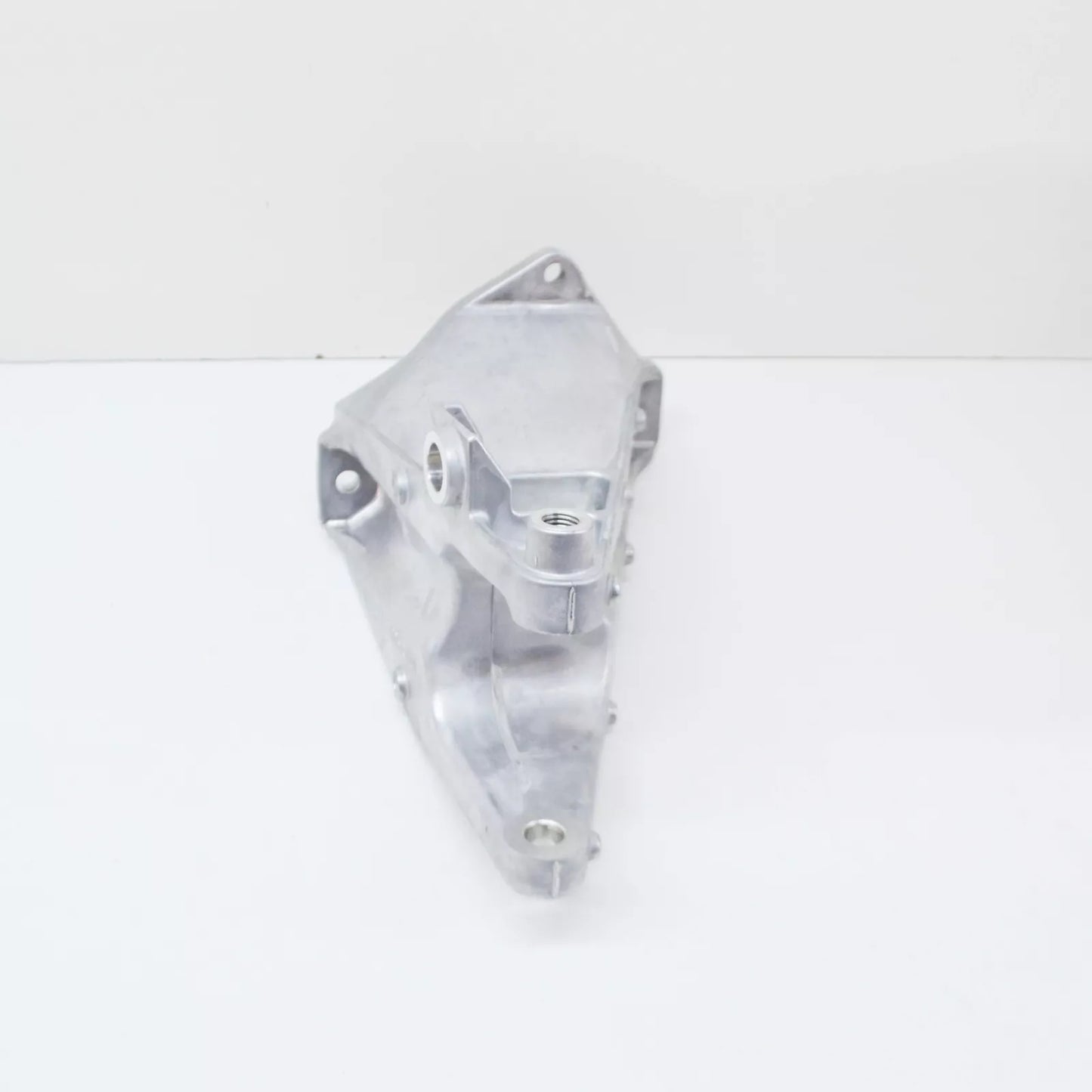 NEW VOLKSWAGEN TRANSPORTER T5 FRONT ENGINE SUPPORT BRACKET 7E0199343C ORIGINAL