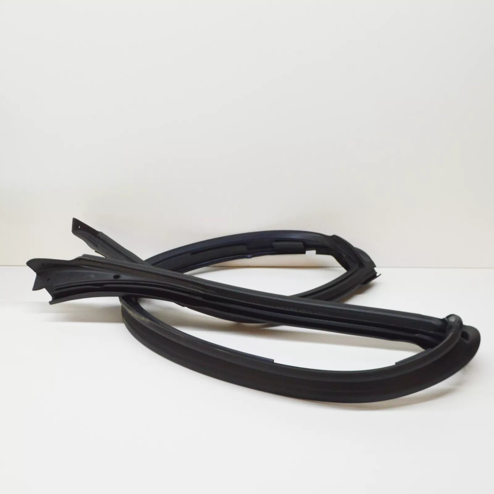 NEW MERCEDES-BENZ A W176 FRONT DOOR EDGE GUARD SEAL A1766920076 ORIGINAL